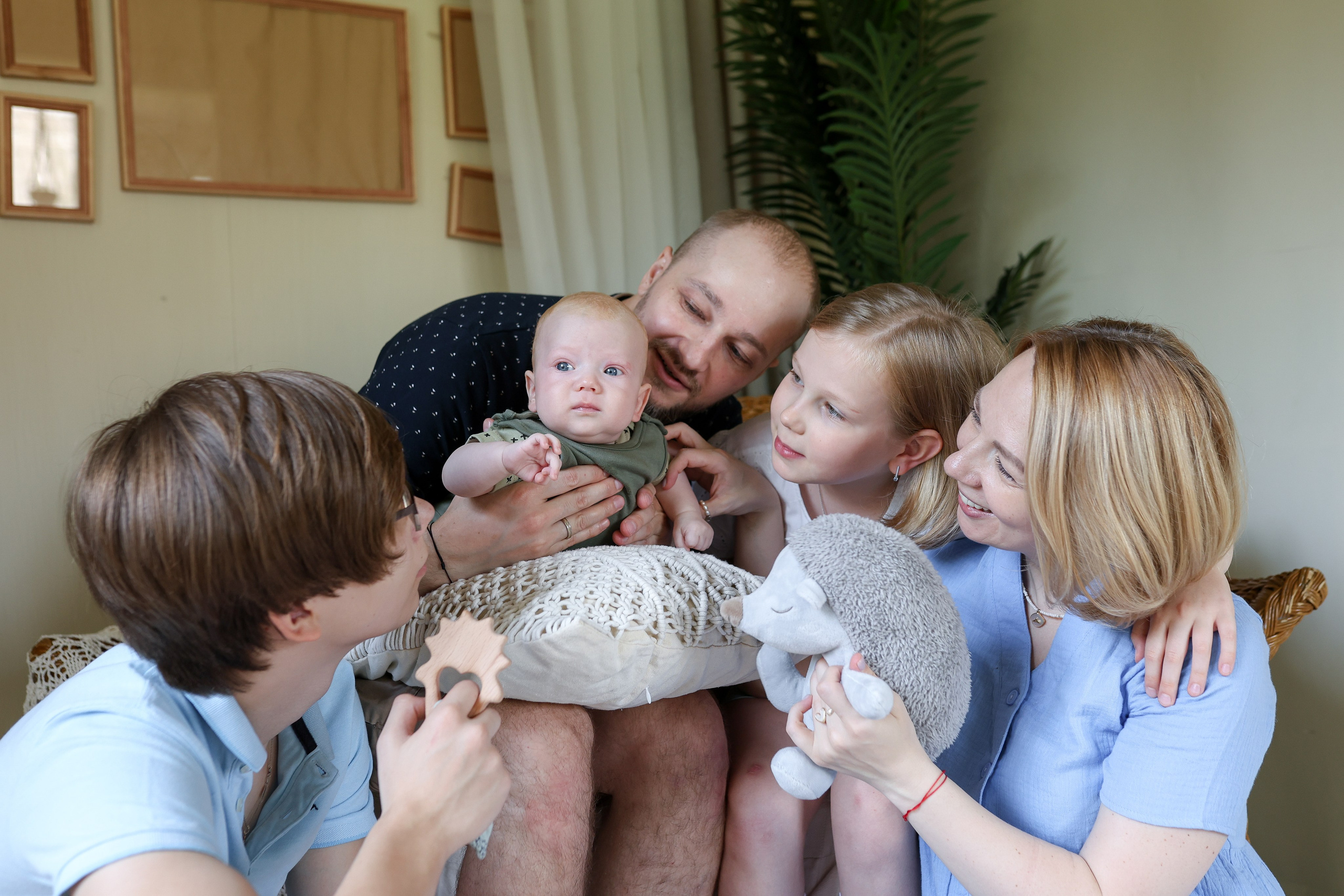 Семейная фотосессия в загородной студии. Фотограф в Железнодорожном и Балашихе