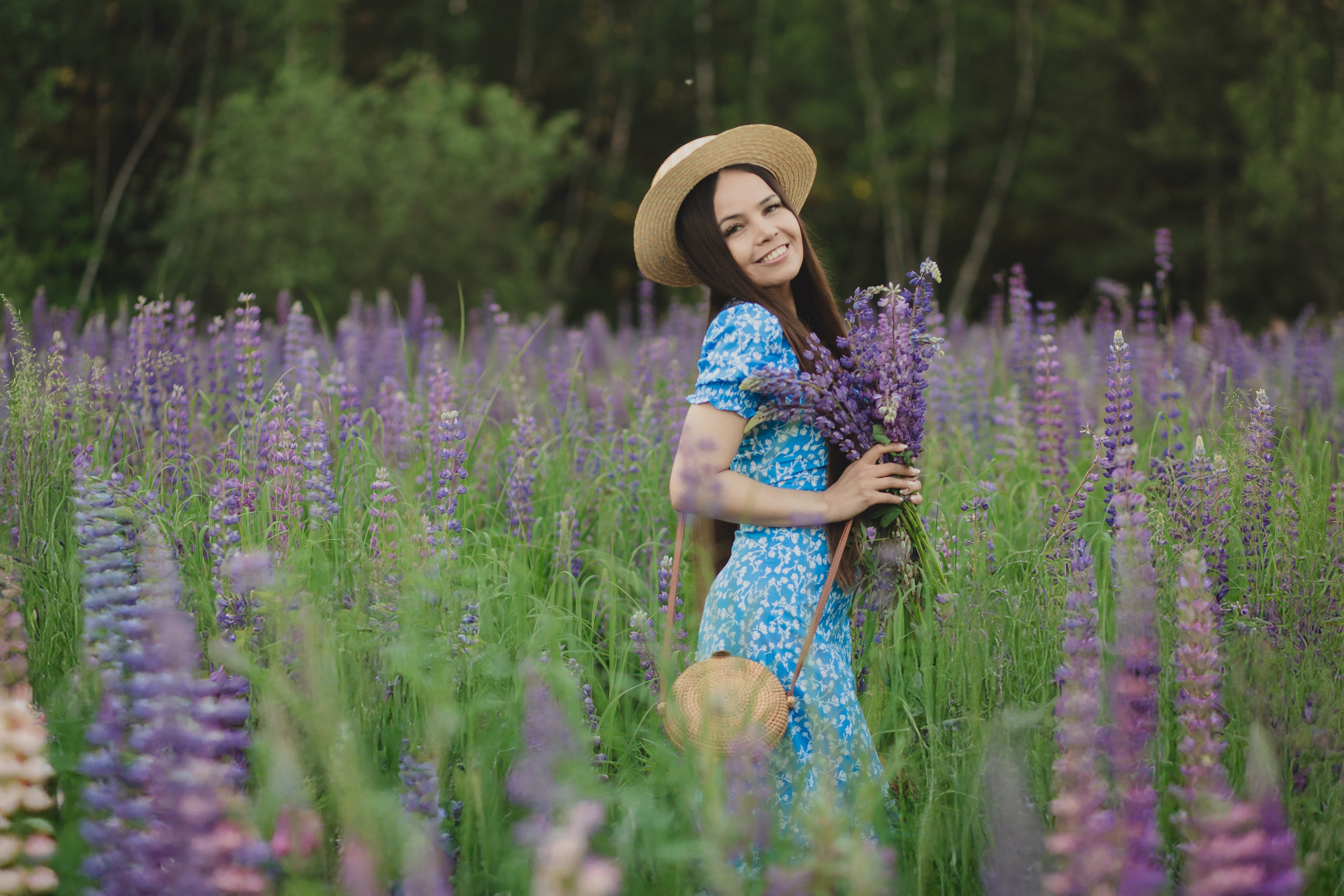 Таня в люпинах — бренд‑фотосессия в Москве, О проекте: люпиновый образ и атмосфера, Почему выбраны люпины?, Что мы создаём вместе, Образы и стилизация, Локация и настроение, Где использовать фото, Забронируйте съёмку, бренд-фотосессия в люпинах, люпины в Москве, визуальный контент для экспертов, фотосессия для личного бренда, Катерина Сысуева, rina_sphoto
