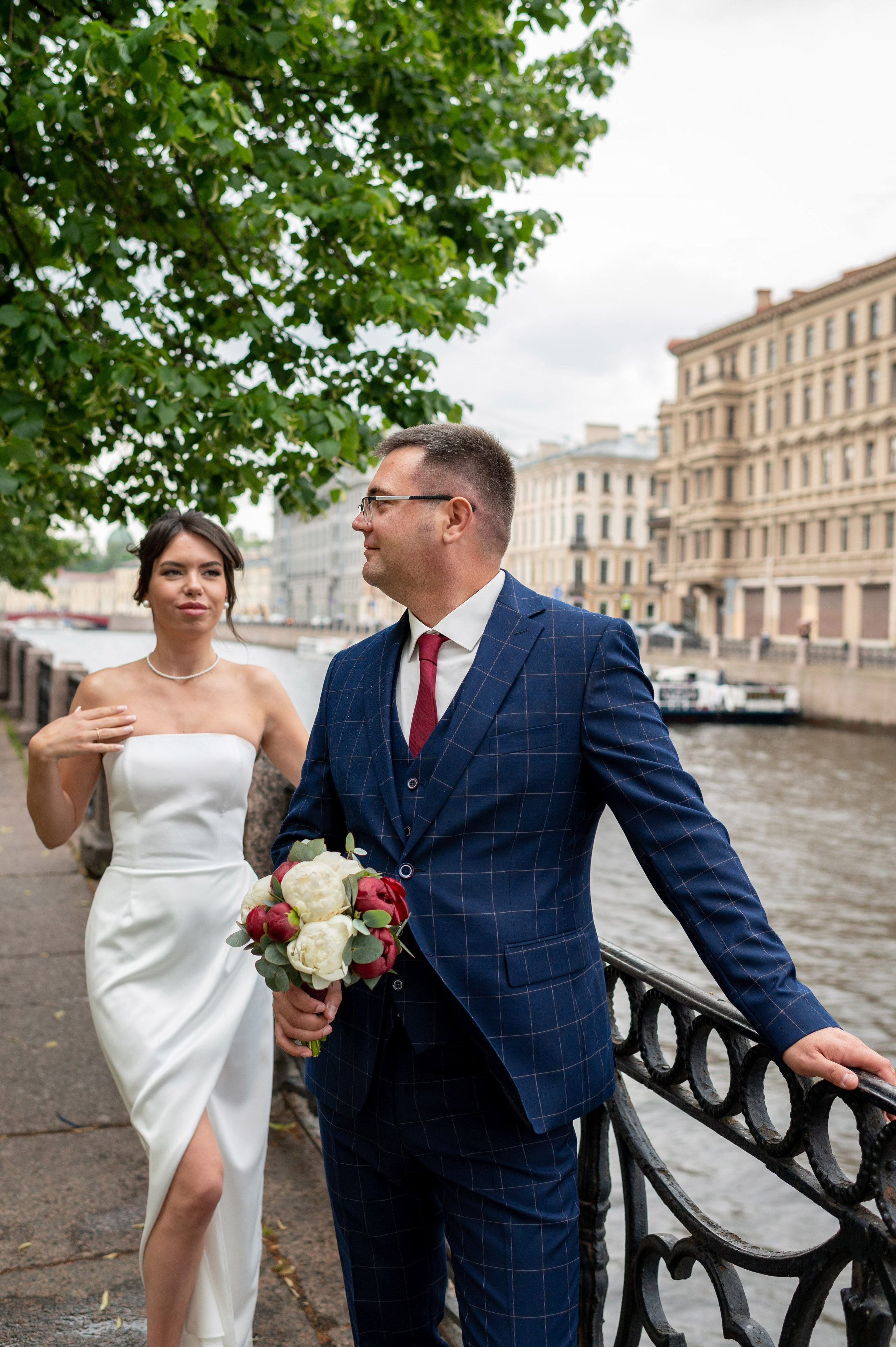 Евгений и Александра (фотосессия под дождём на Исаакиевской площади, свадебная прогулка на Финском заливе). Портретный, семейный и свадебный фотограф в Санкт-Петербурге и в Пушкине Ширяев Денис