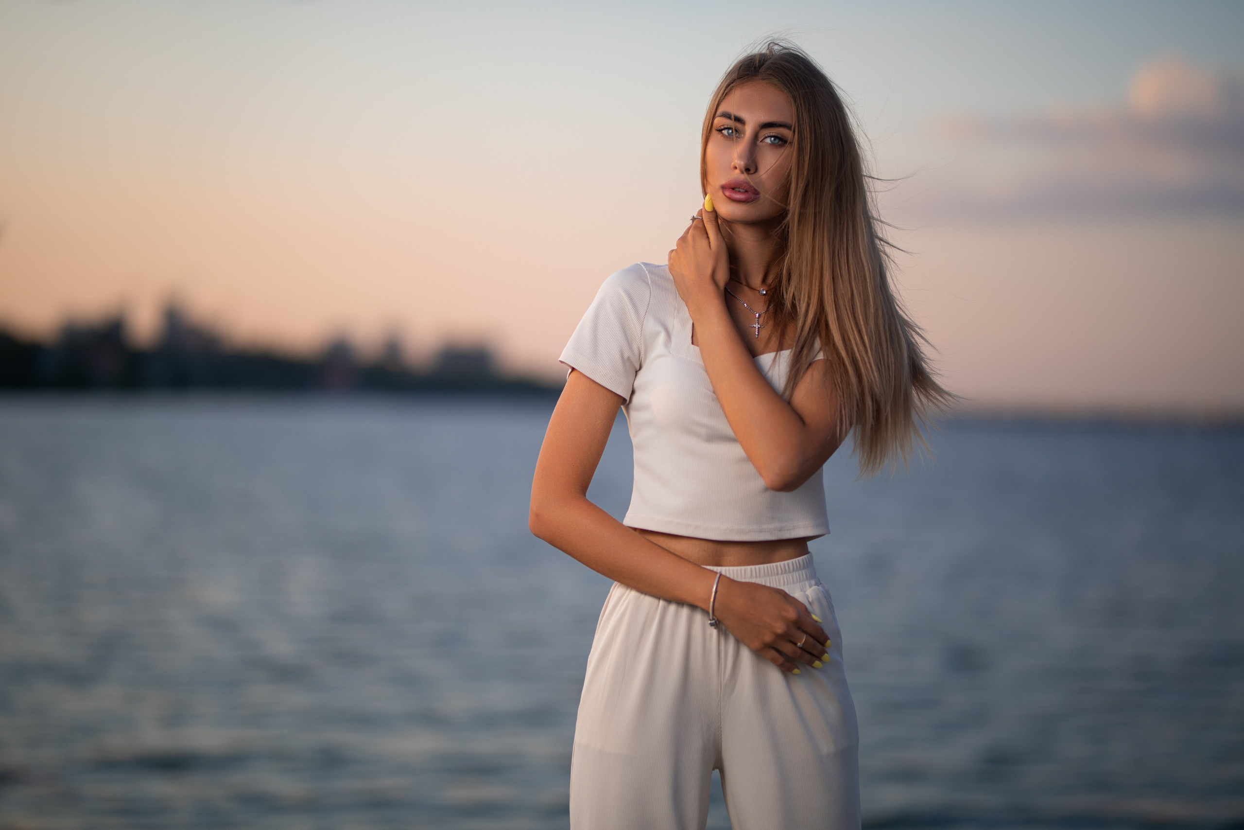 Прогулочный фотосет с Яной в формате для «себя» на улицах города Воронежа