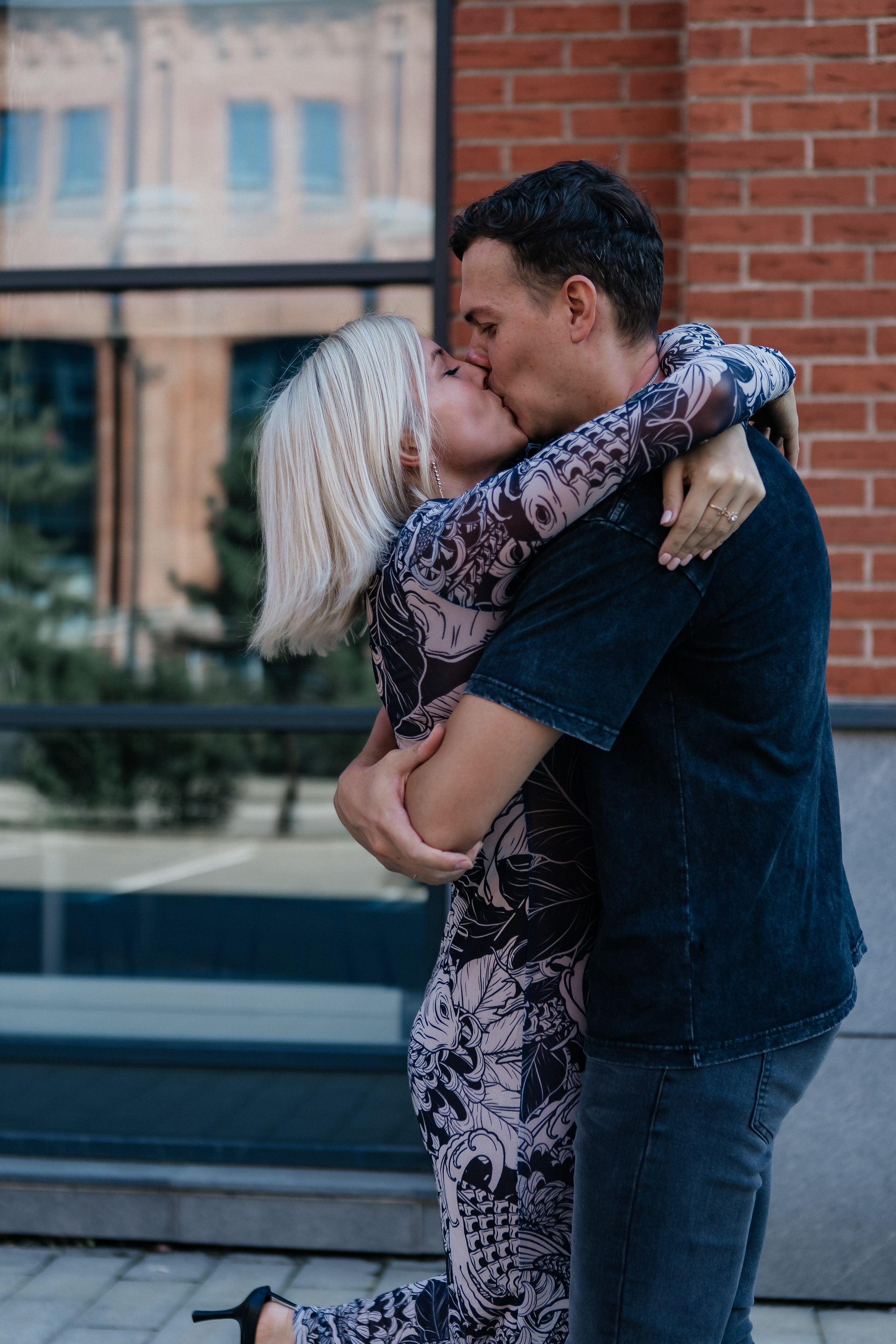 Фотопрогулка влюбленных среди современной архитектуры завода «Арма». Свадебный фотограф в Москве