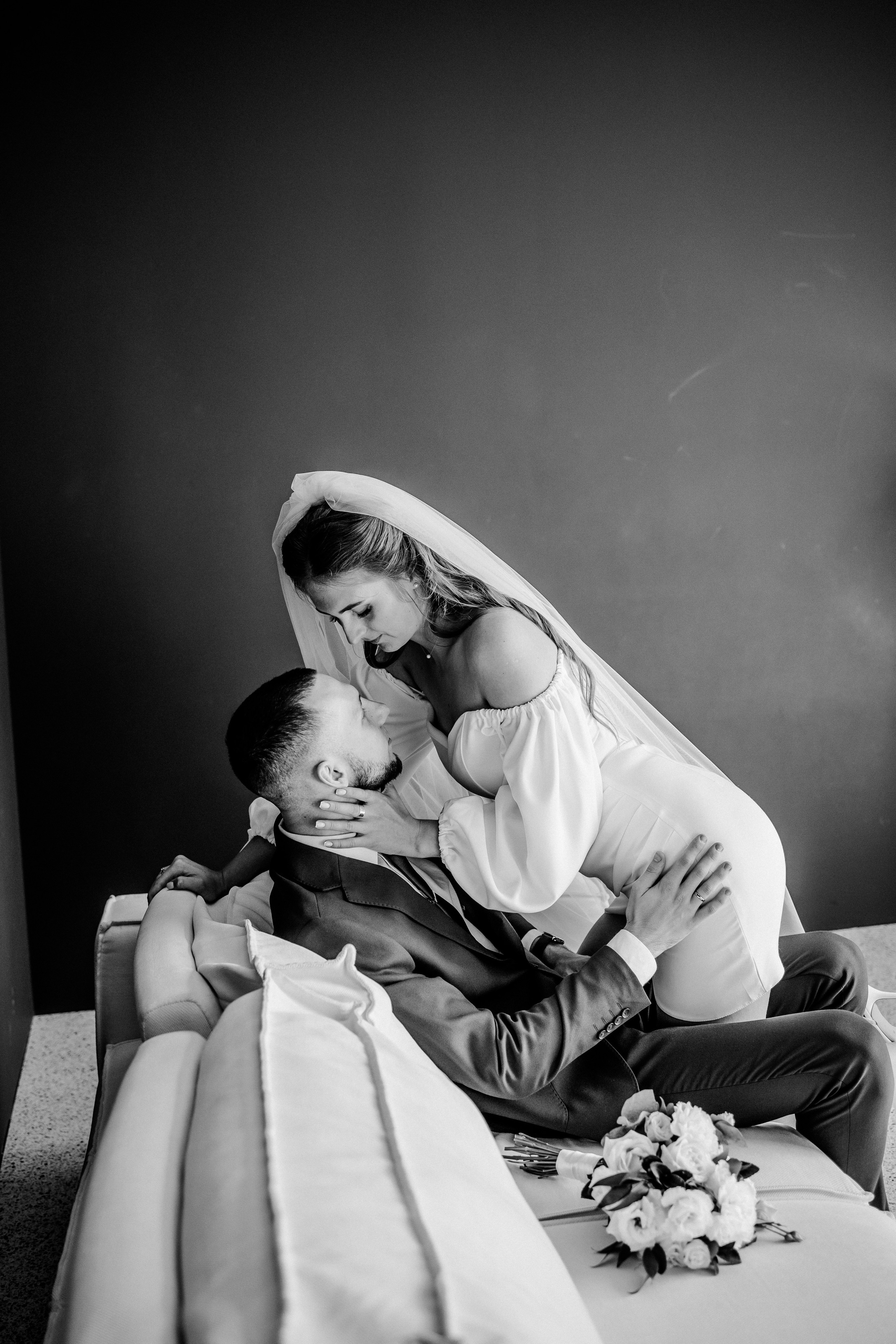 Свадебная прогулка. Эвелина и Дмитрий. Свадебная фотография. Арина Рубах