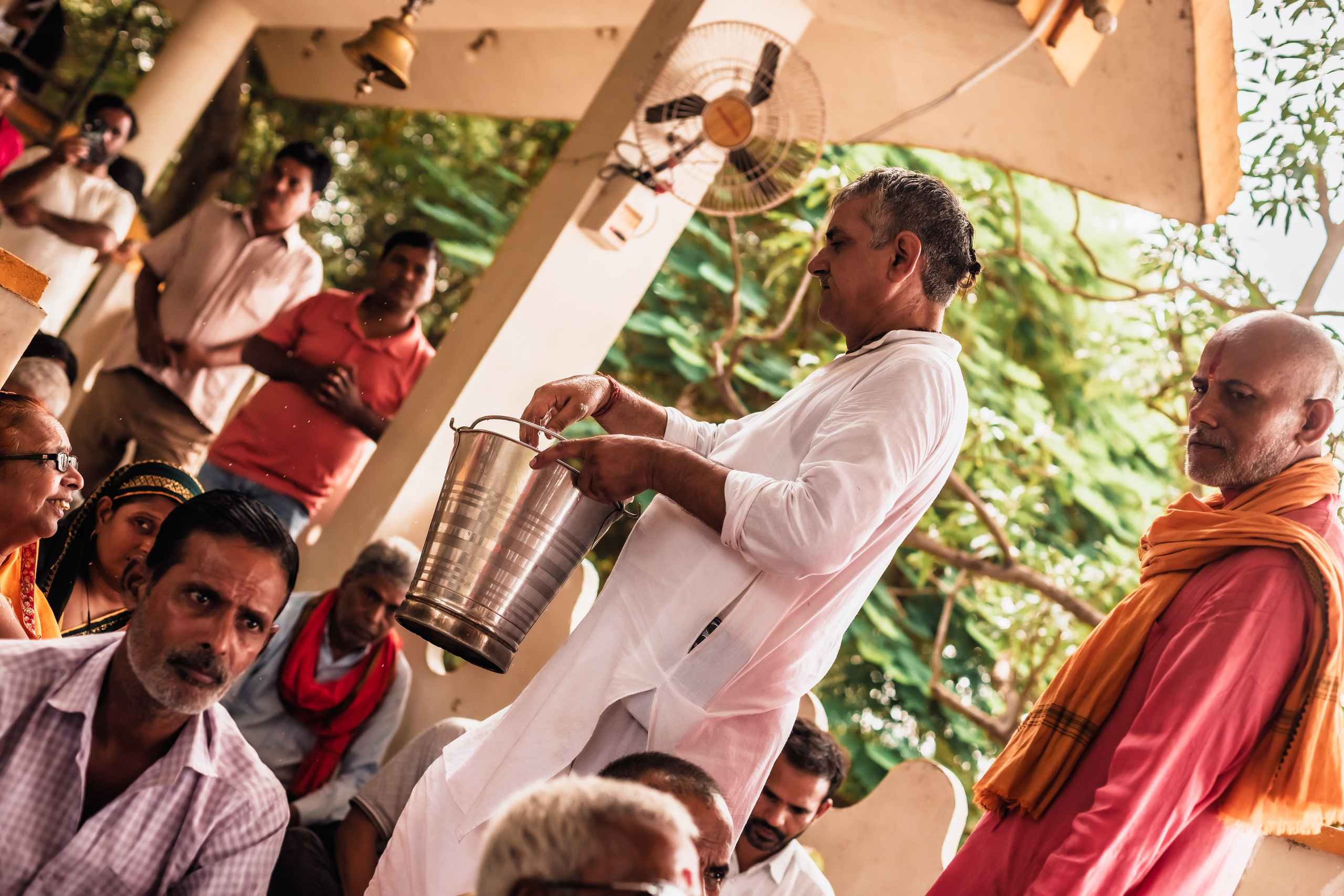 Abhisheka Devraha Baba on Sri Devdas ji maharaj bd. Mariam Bagdasaryan