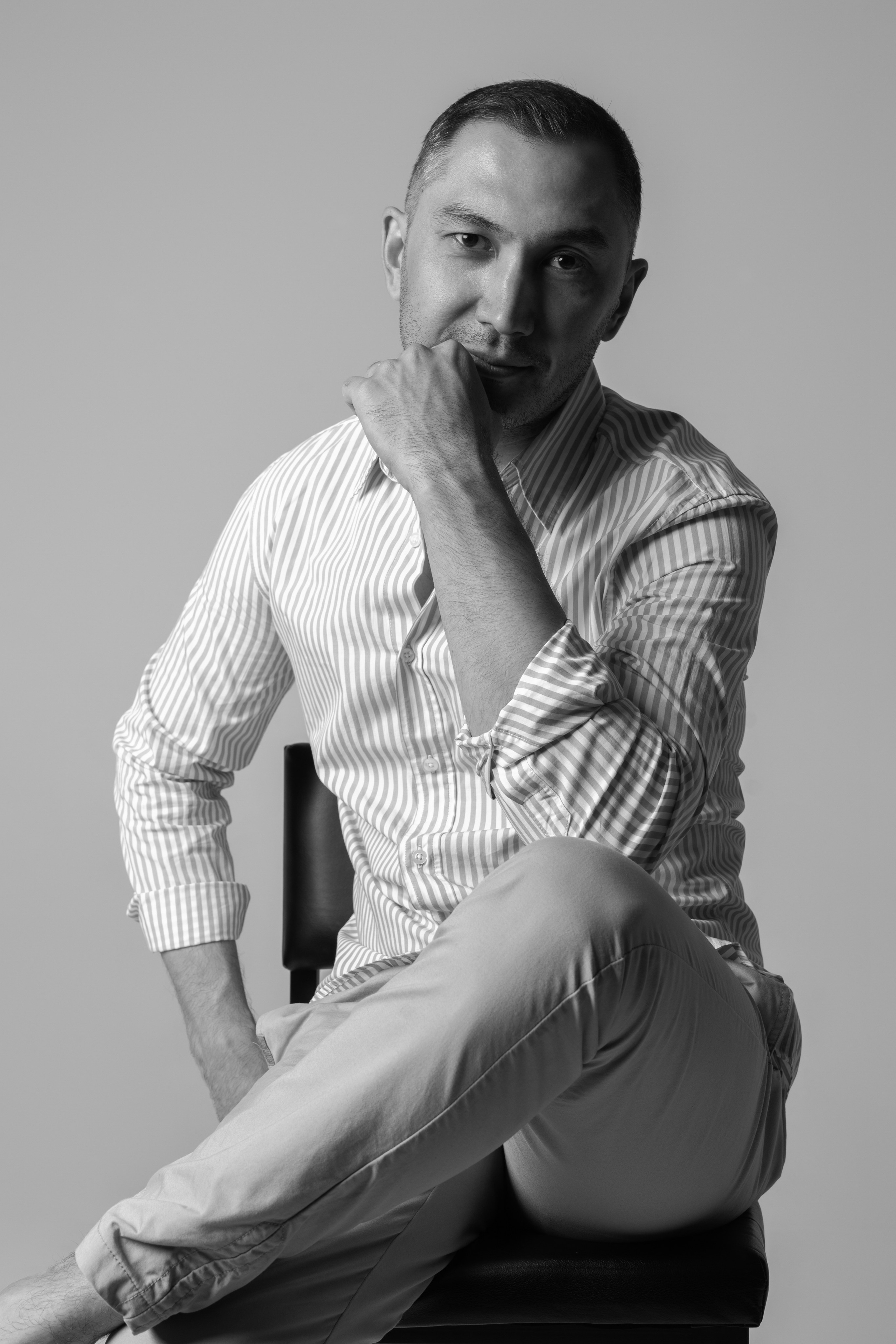 Мужская фотосессия в стиле минимализм. Портретный фотограф в Москве Фарид Леонов