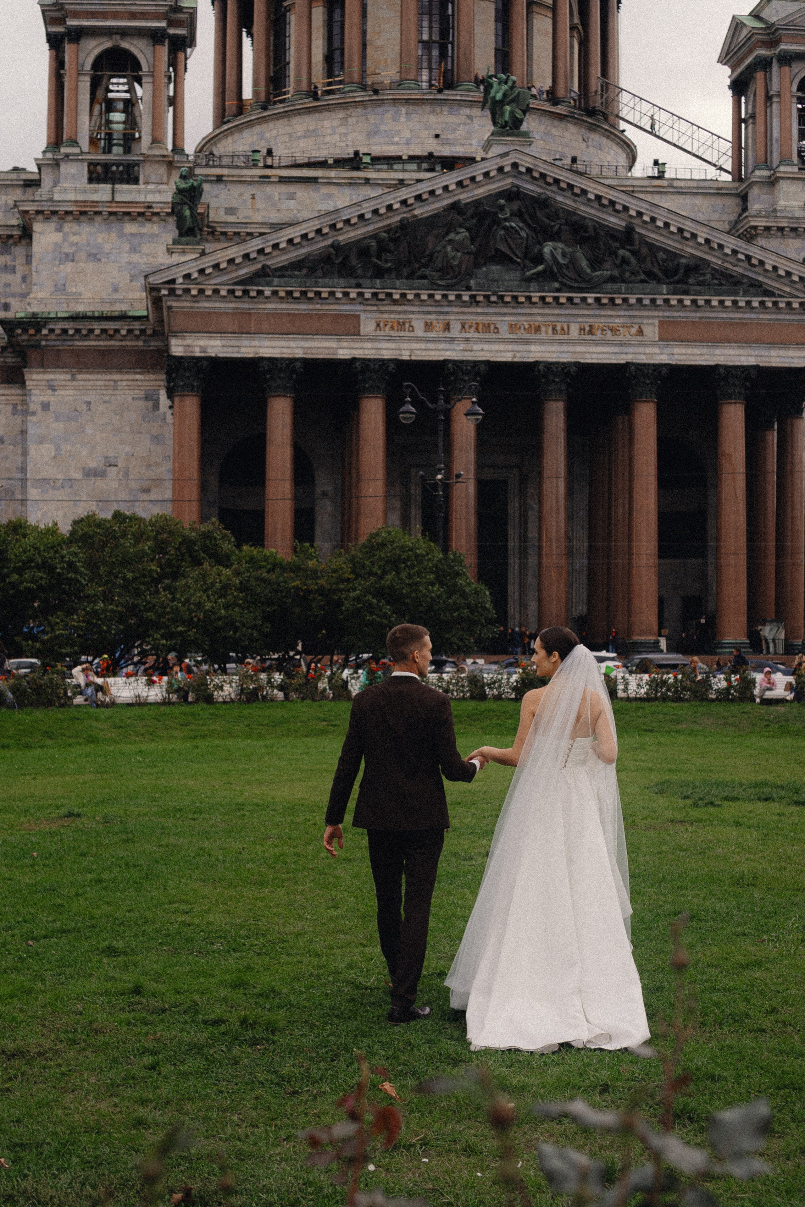 СВАДЕБНАЯ ПРОГУЛКА В САНТК-ПЕТЕРБУРГЕ (ИСАКИЕВСКИЙ СОБОР, ЗИМНЯЯ КАНАВКА, ЭРМИТАЖ И БОЛЬШАЯ МОРСКАЯ УЛИЦА). Профессиональный фотограф, Санкт-Петербург — Виктория Богомолова