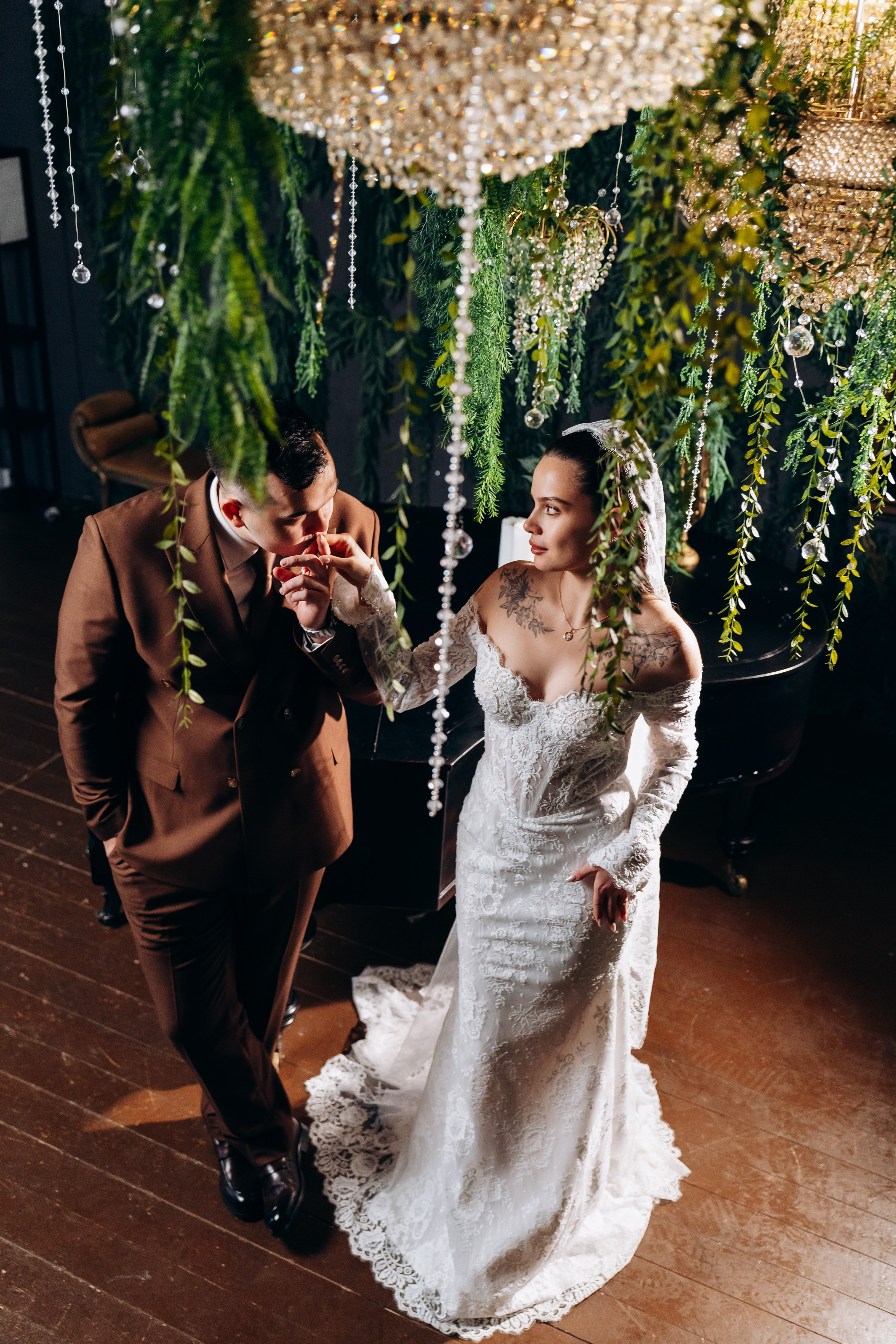 фотограф на свадьбу Казань, фотосессия в Чаше, букет невесты, образ жениха и невесты, кружевное платье