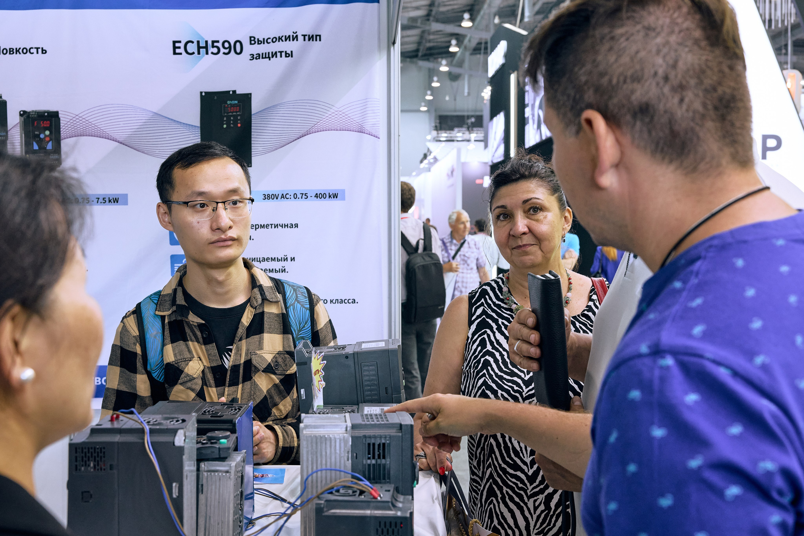 Иннопром-2025. Предметный и репортажный фотограф Алексей Кротов