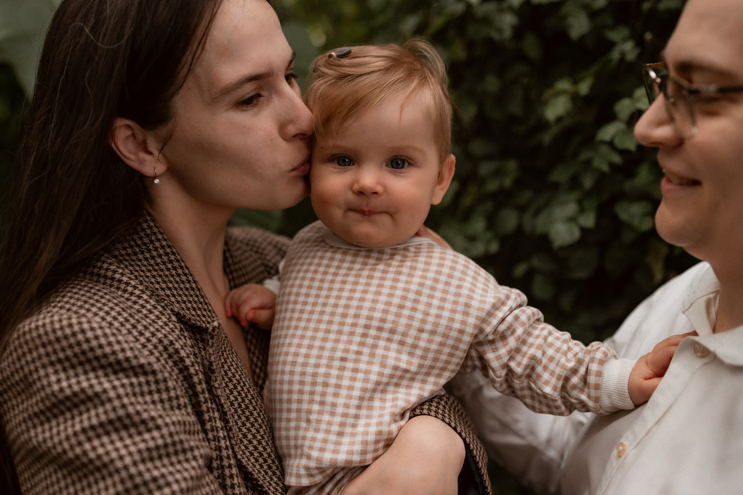 Илья, Ирина и Ева в Оранжерее. Семейный и свадебный lifestyle-фотограф в Москве Мария Петрова