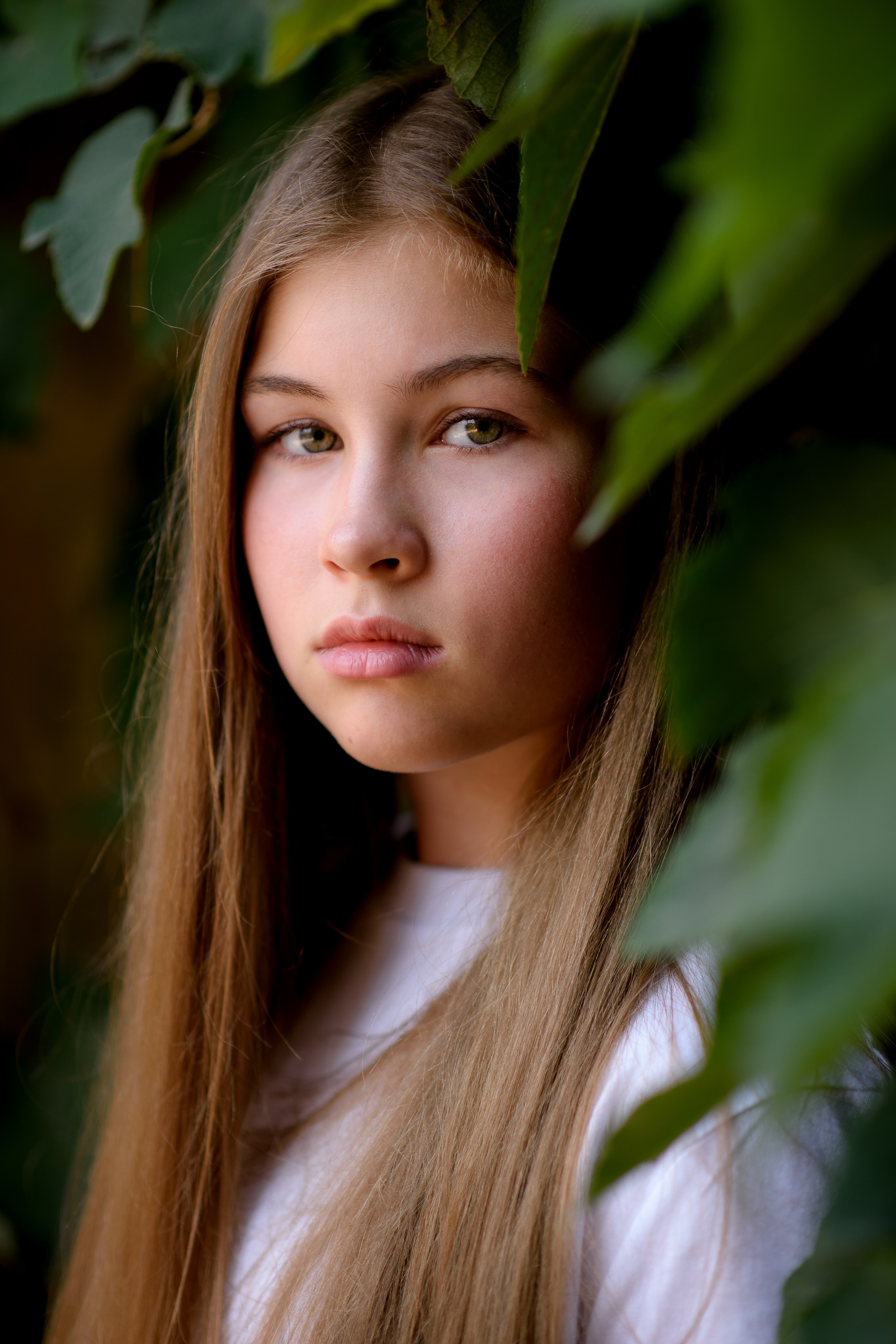 Фотосессия девочки подростка в старом городе. Главная