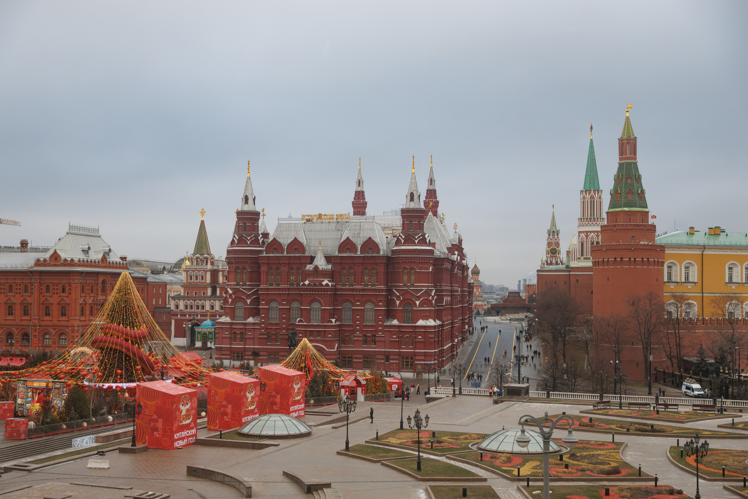 Свадебная фотосессия и сборы в гостинице Националь. Свадебный фотограф Москва и МО Сергей Киржаев