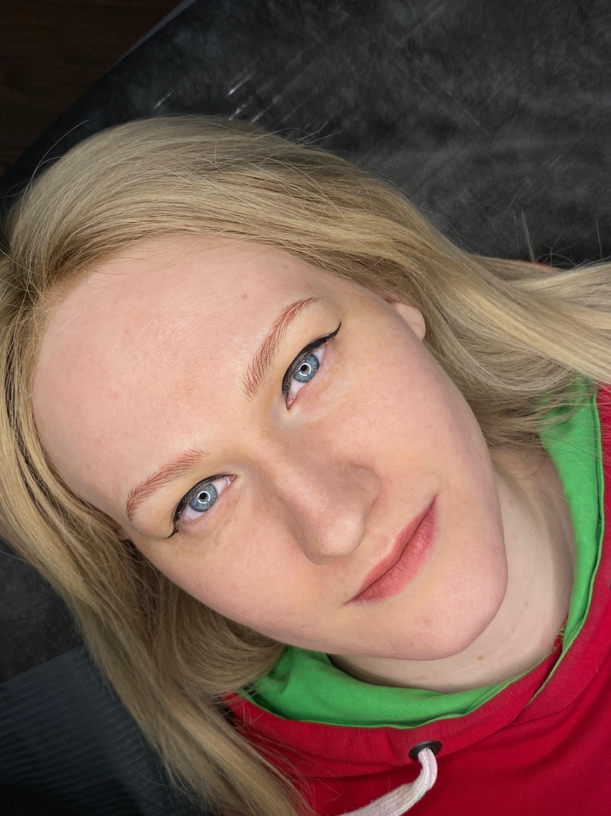 Онлайн обучение волосковой технике гиперреализм. Студия перманентного макияжа, косметологии и массажа SYMMETRY в Москве, м. Киевская