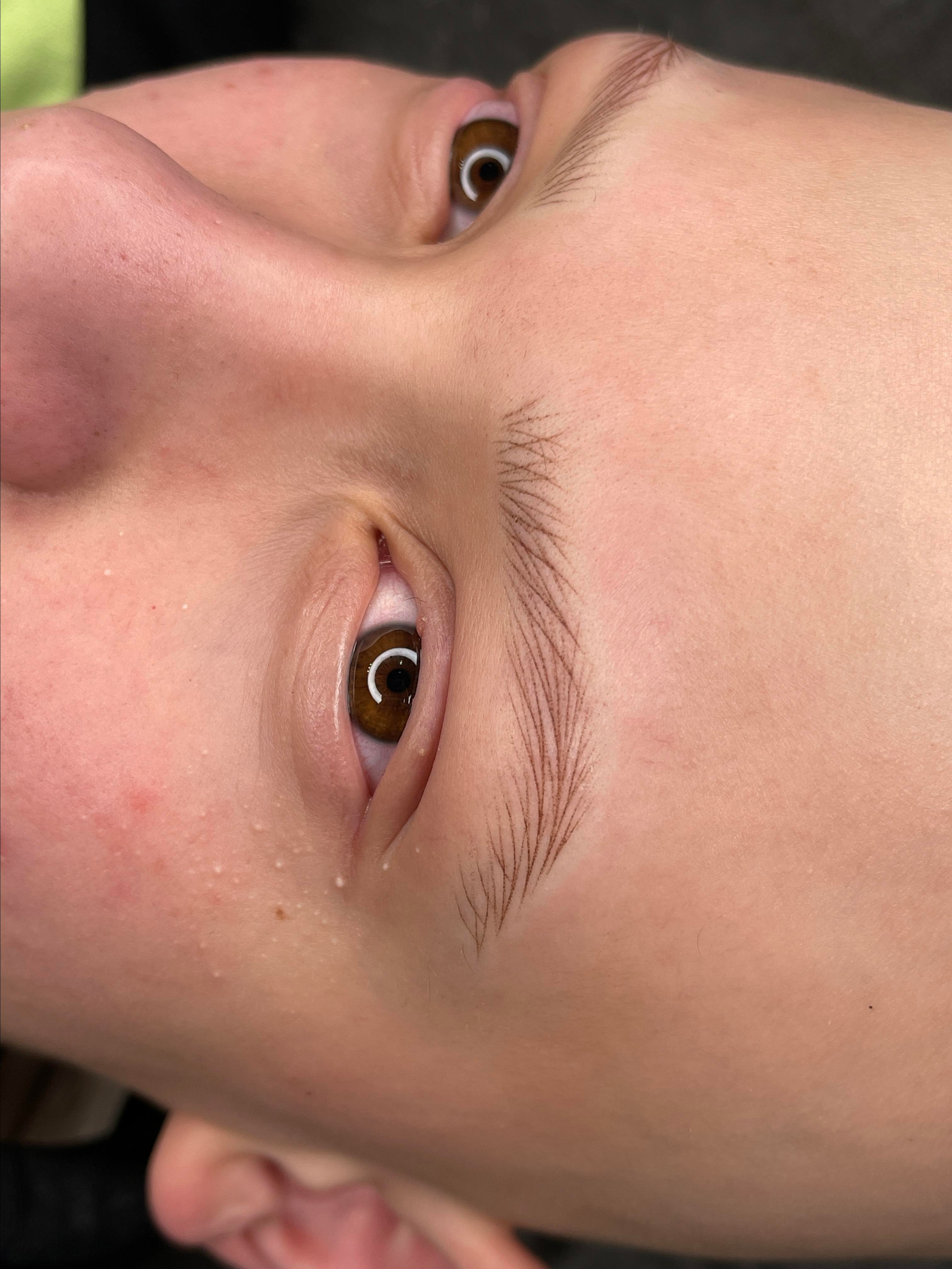 Онлайн обучение волосковой технике гиперреализм. Студия перманентного макияжа, косметологии и массажа SYMMETRY в Москве, м. Киевская