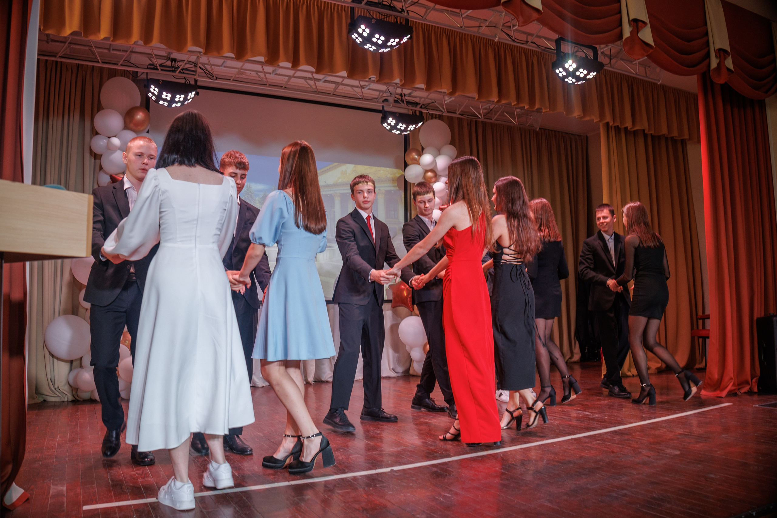 Вручение аттестатов. Свадебный и семейный фотограф в Новосибирске Ирина Дорошкова