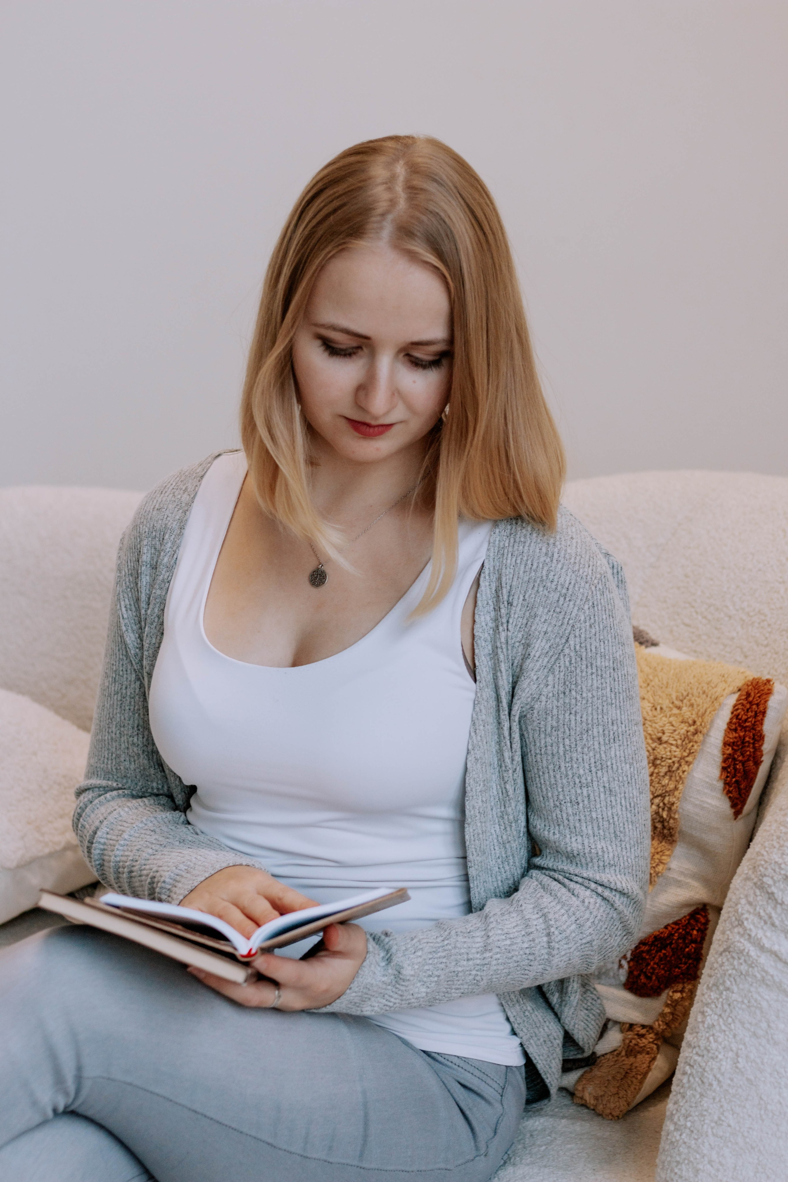 Алиса — Ароматерапевт. Бережно сохраняю ваши чувства и истории на своих фотографиях