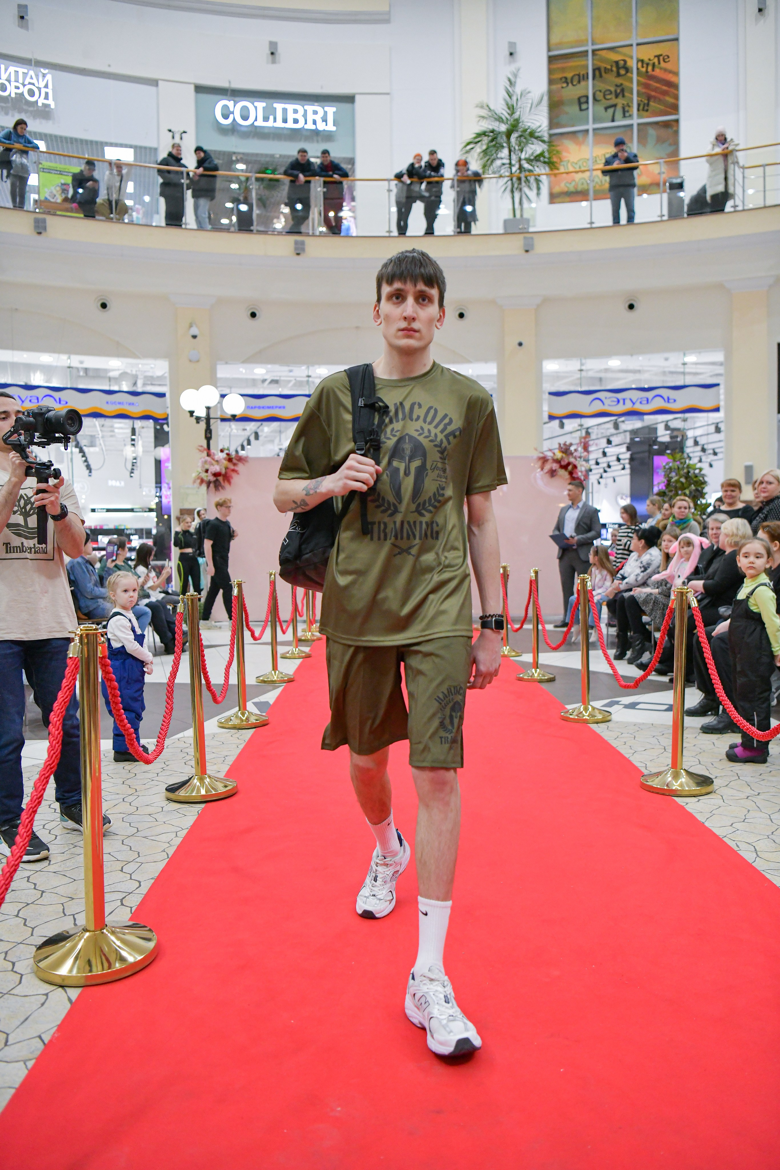 Модный показ 2024. Свой взгляд через объектив