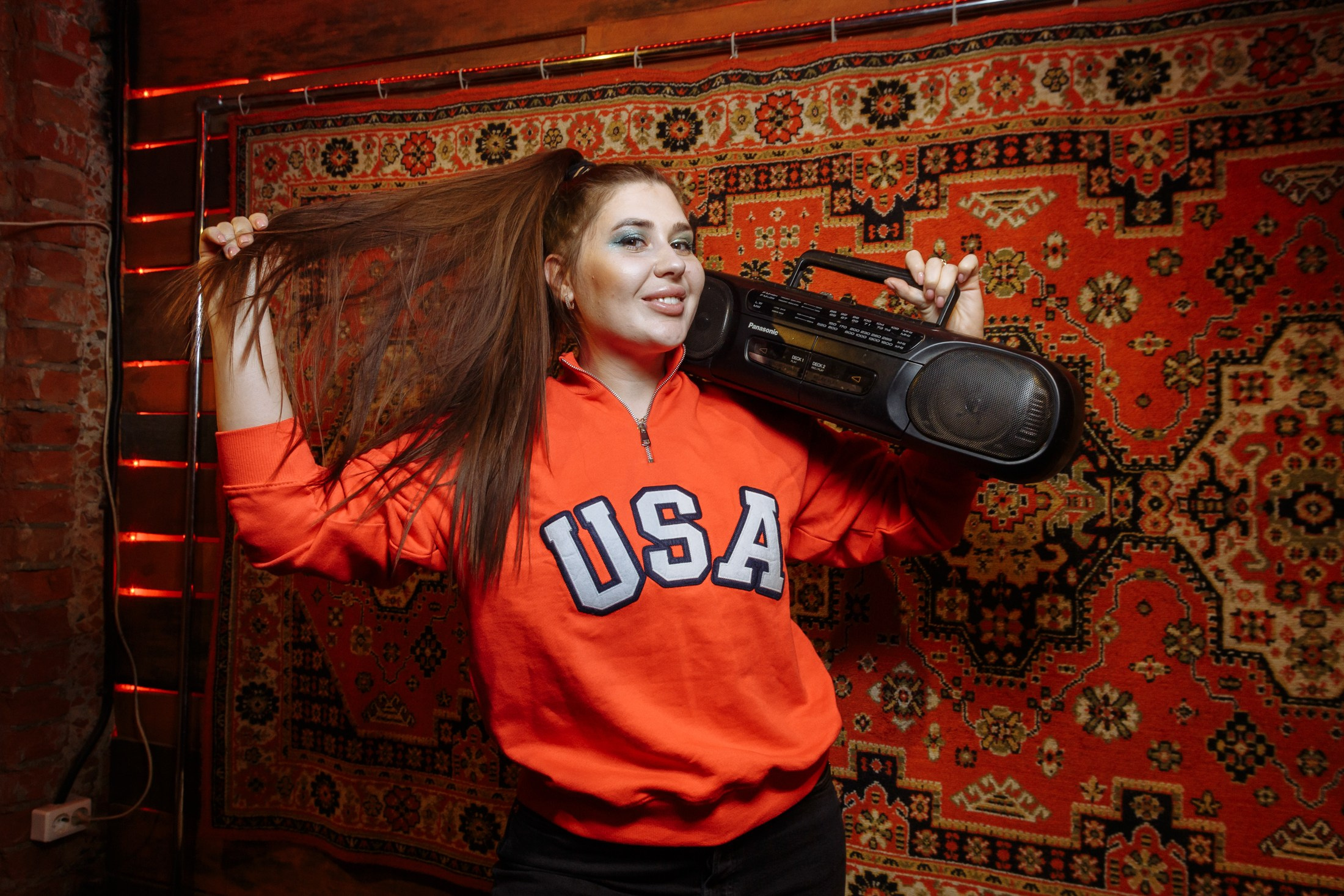 День рождения Кати в стиле 90-00х. Событийный фотограф Максим Бескоровайновнов