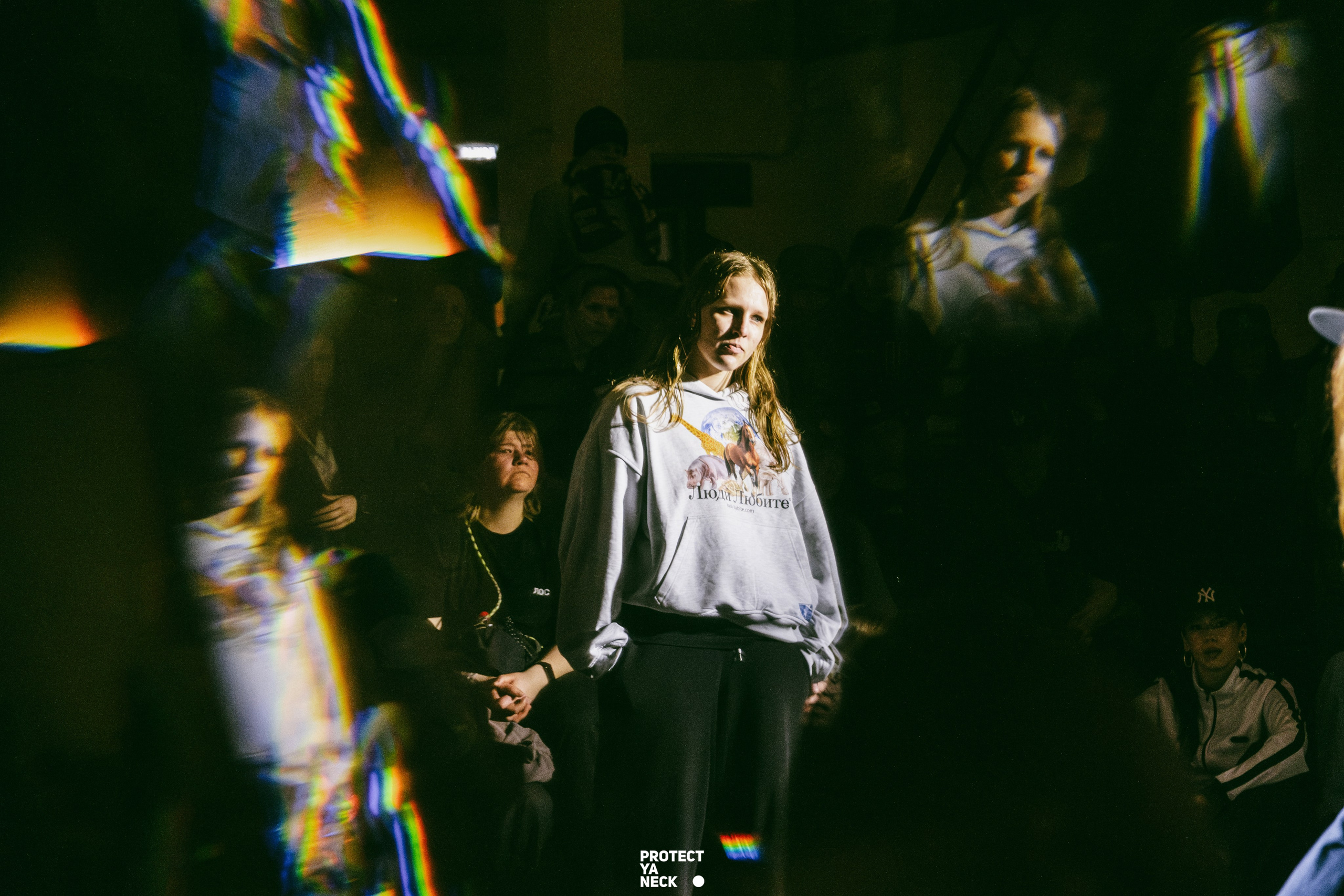 PROTECT YA NECK 22/03 (@youlovebu). Соня бу тебя сфоткала