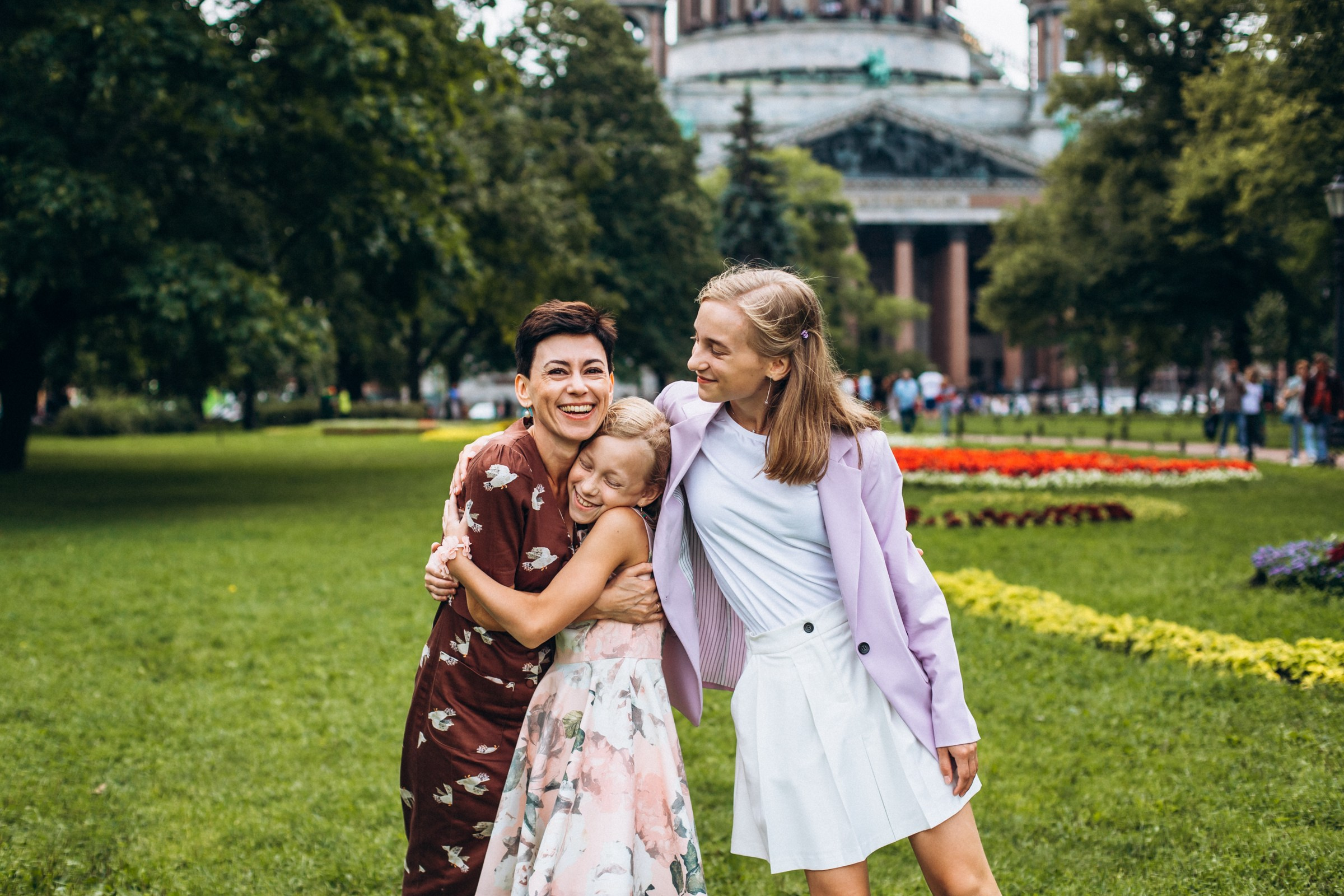 Татьяна с дочками в августе. Фотопрогулка в Петербурге. Индивидуальный и семейный фотограф в Санкт-Петербурге