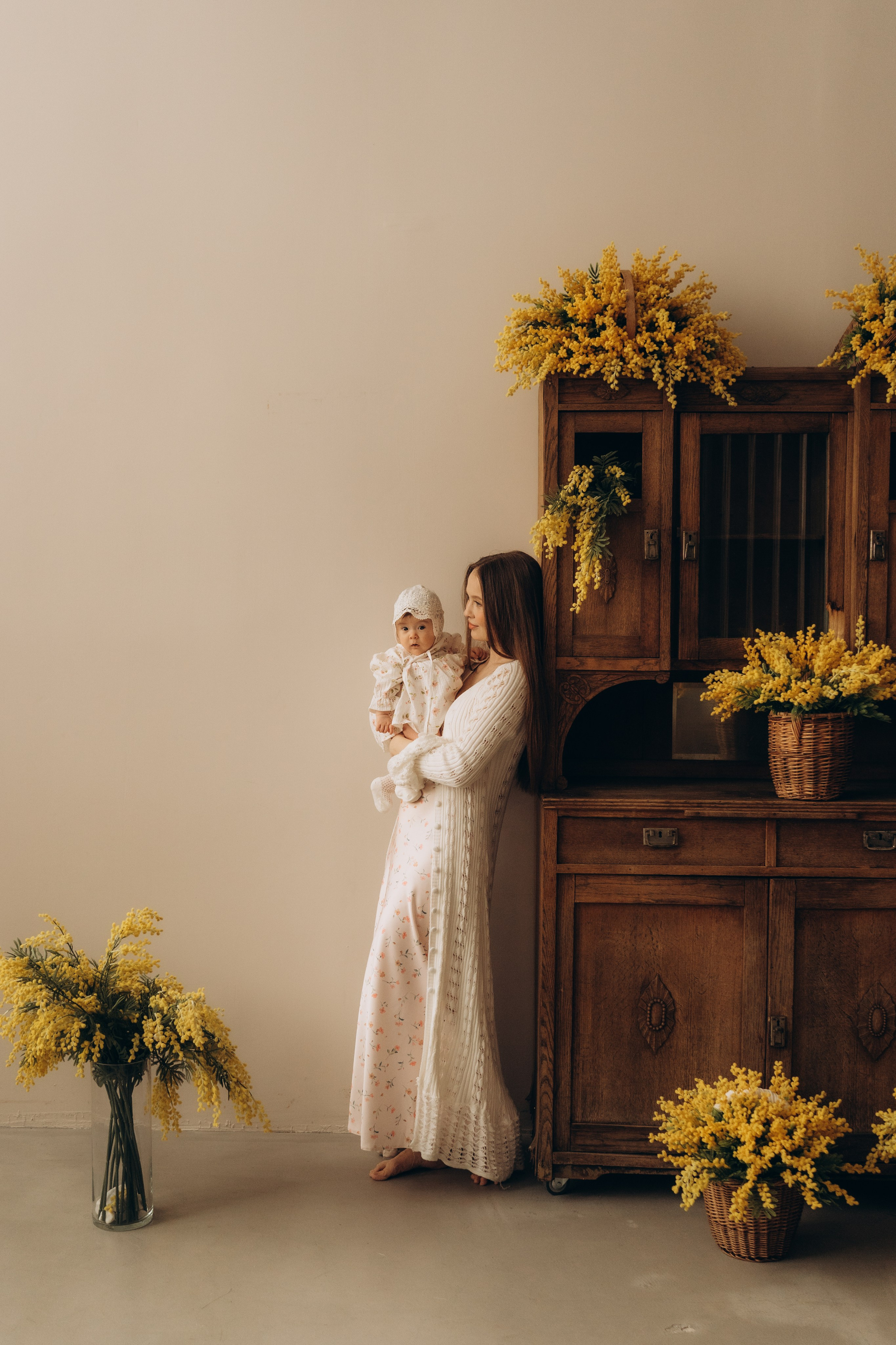 Мама с дочкой и мимозы. Семейный фотограф в Казани