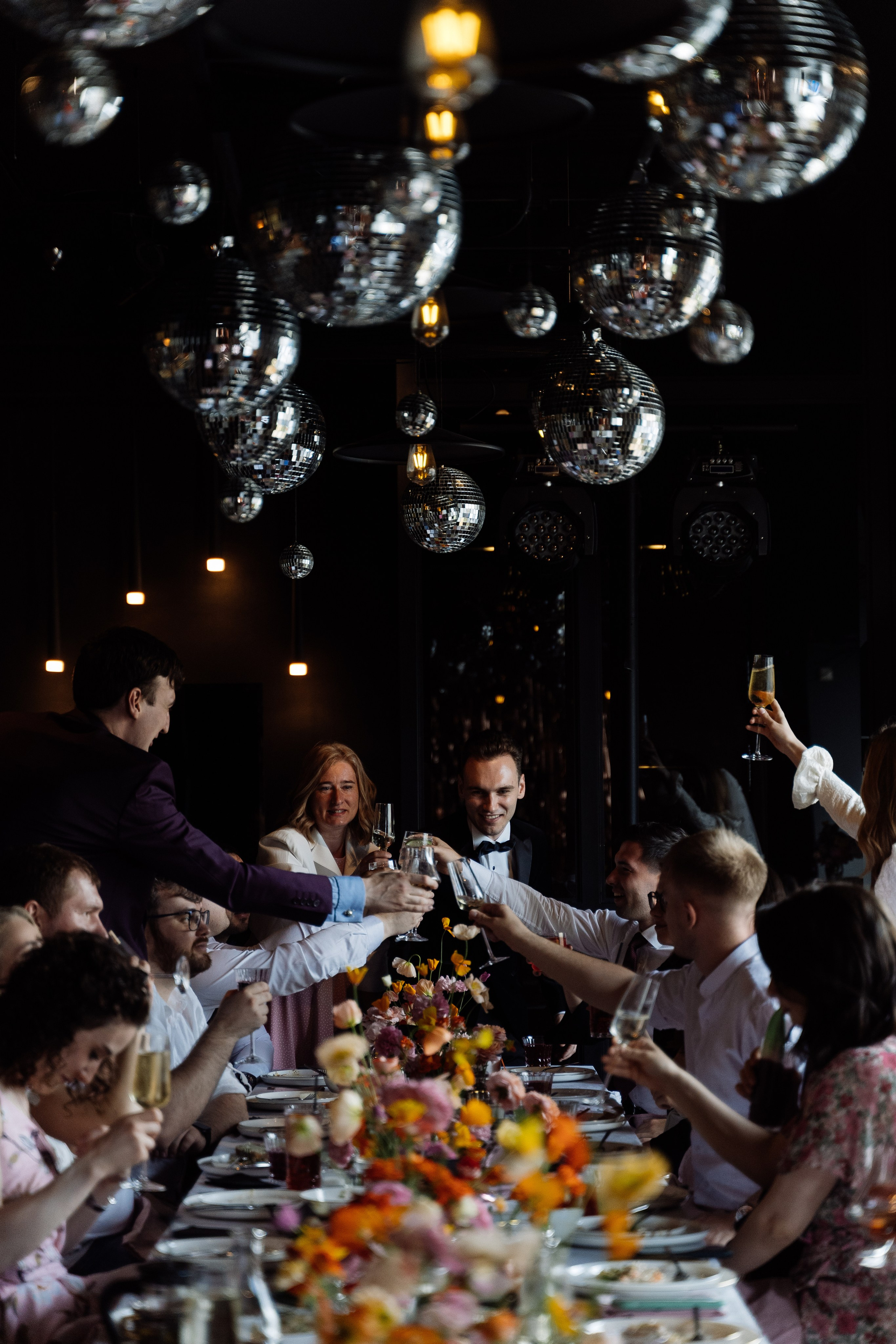 Камерная свадьба на фонтанке в сезонах. Свадебный фотограф организатор в Санкт-Петербурге Ассоль Опарина