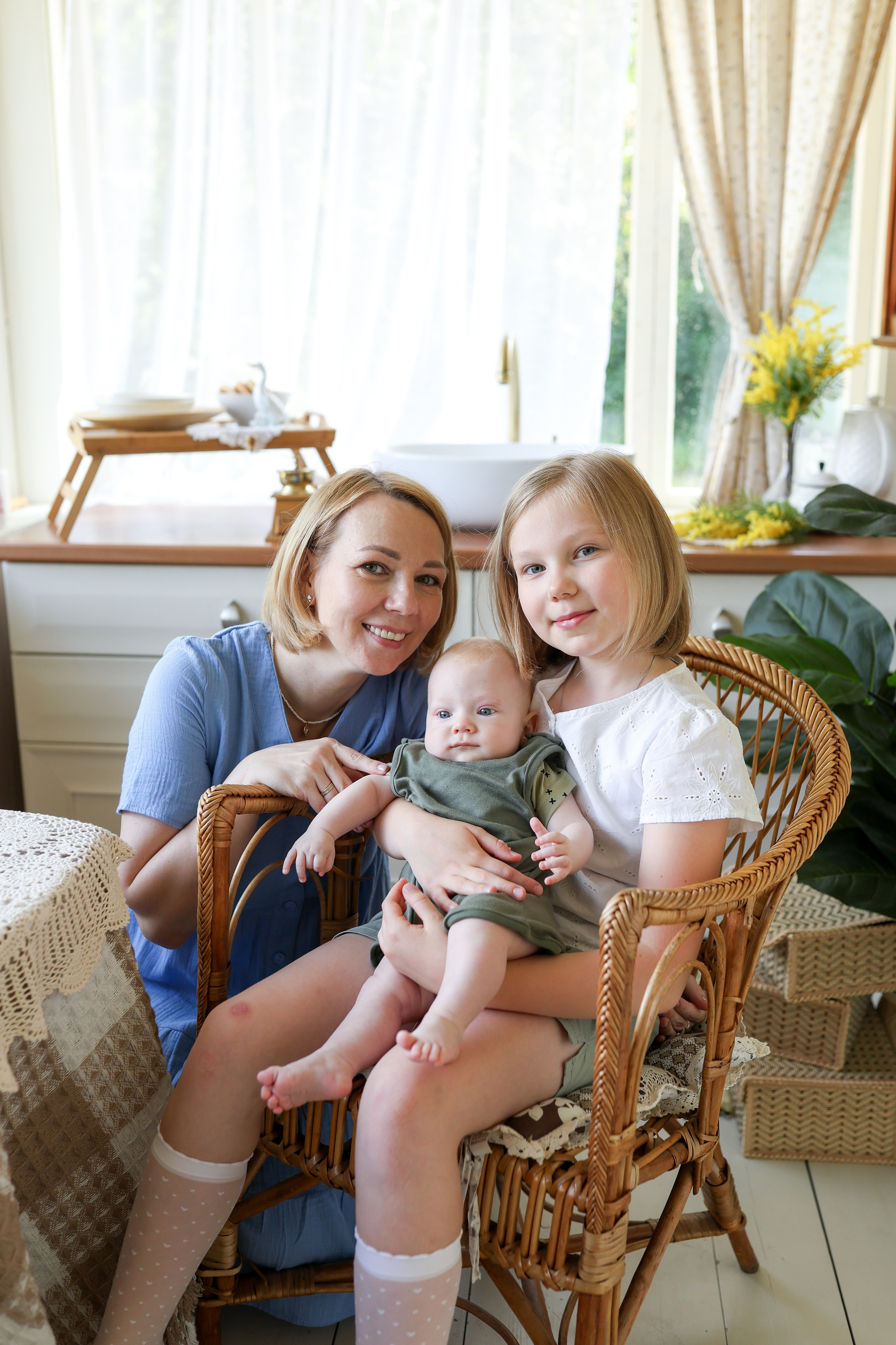 Семейная фотосессия в загородной студии. Фотограф в Железнодорожном и Балашихе