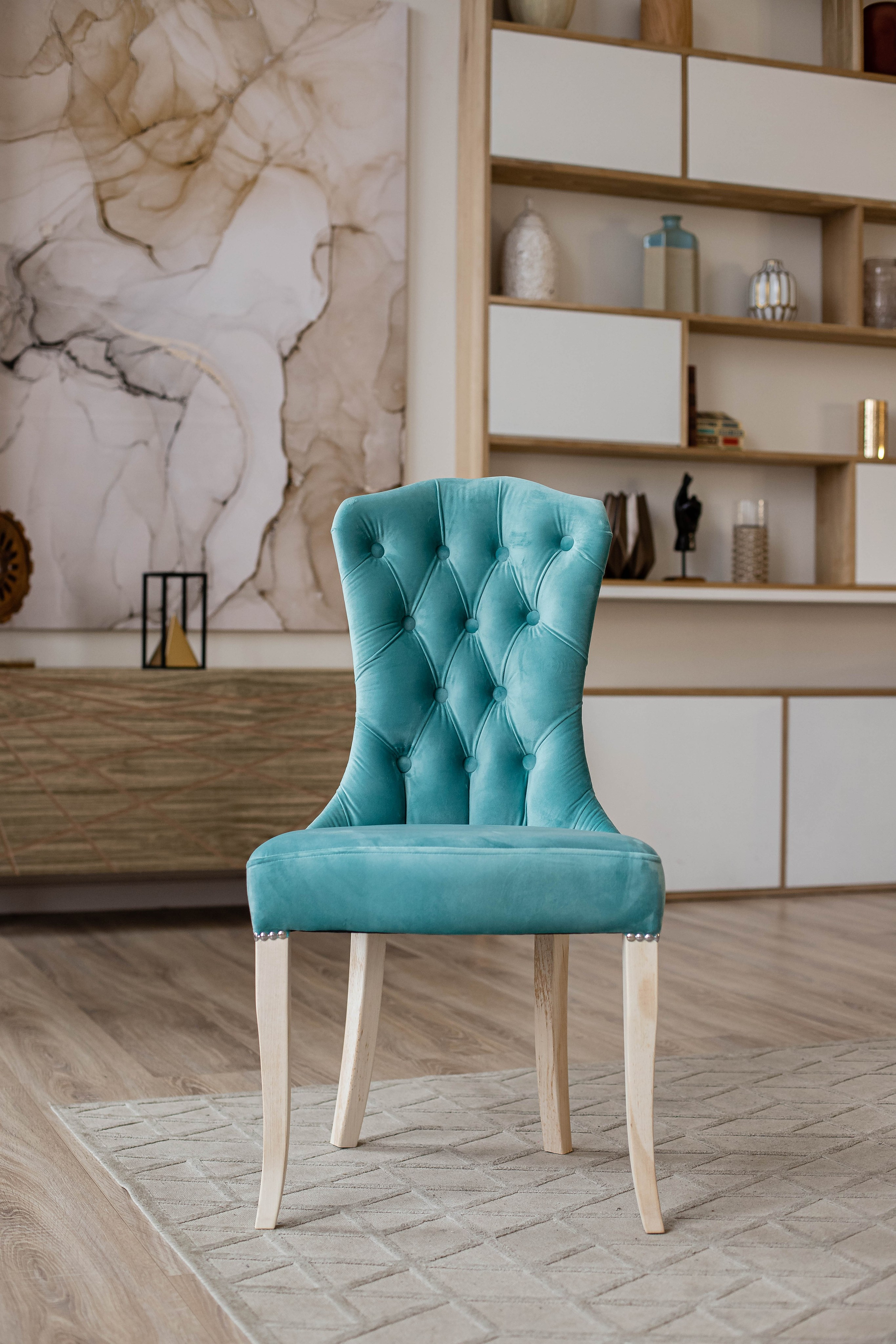 Стулья. Фотограф