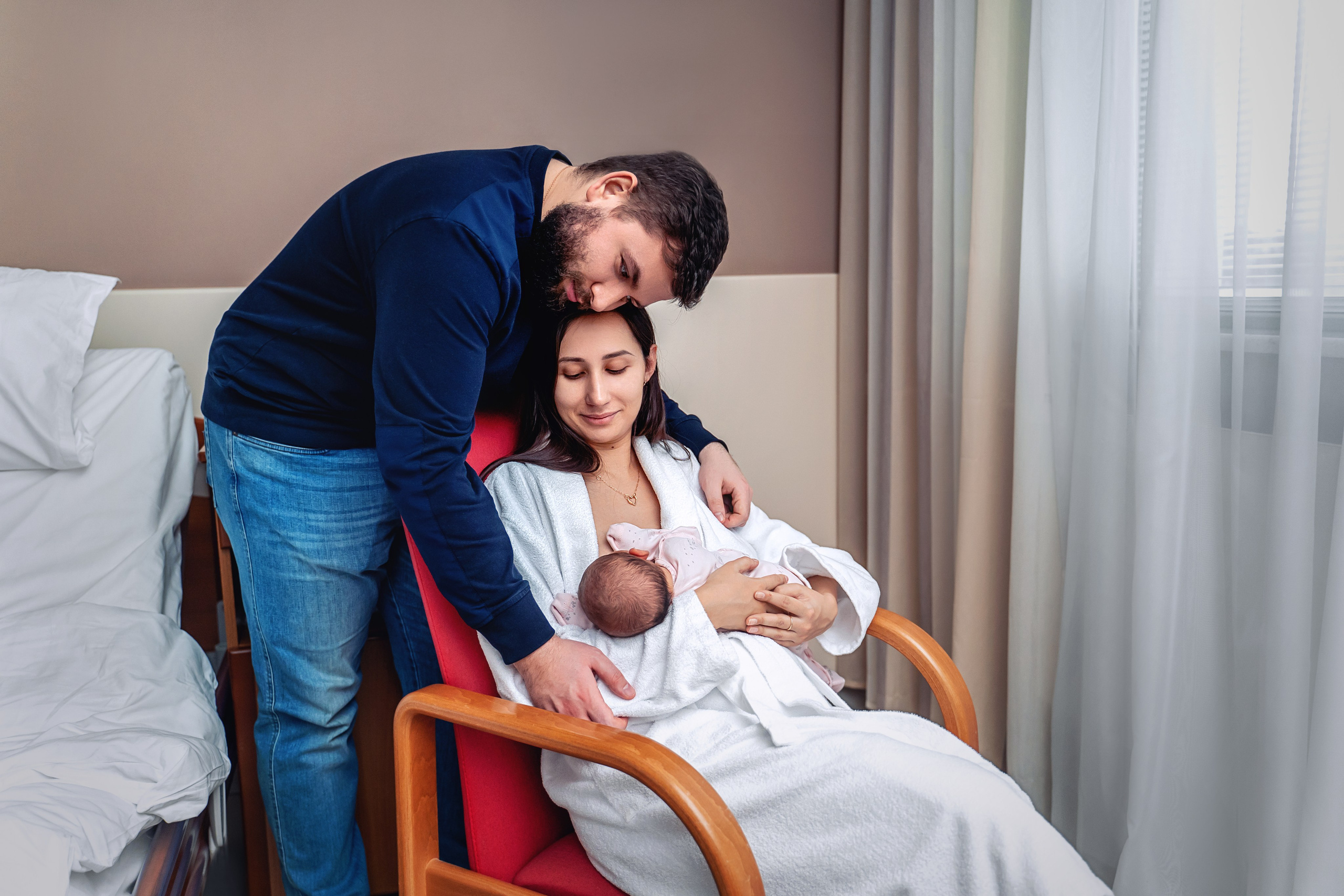 Выписка из роддома Лапино. Фотограф на выписку из роддома Москва. Фотограф \ Видеограф на Крещение, Венчание Москва| Семейные съемки