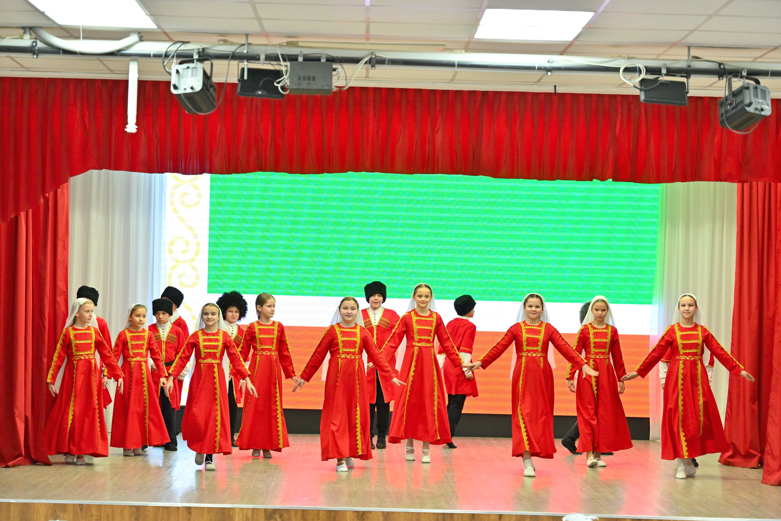 2025-11-21 День семьи 127. Снежинск фото Андрианов