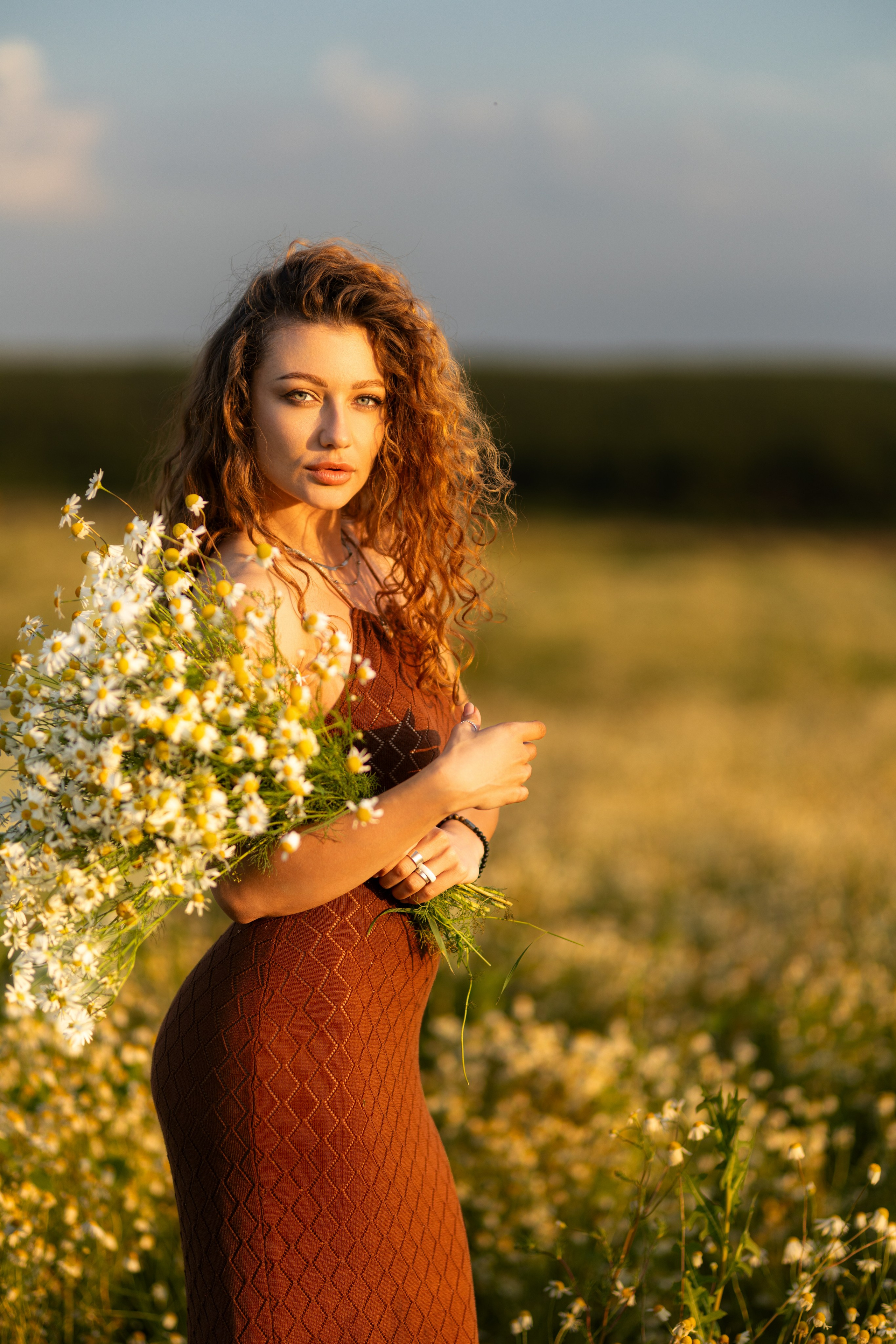 Фотосет на рассвете с Дианой в поле ромашек и пшеницы в формате для «себя». Дмитрий Шульгин, портретный фотограф в Воронеже