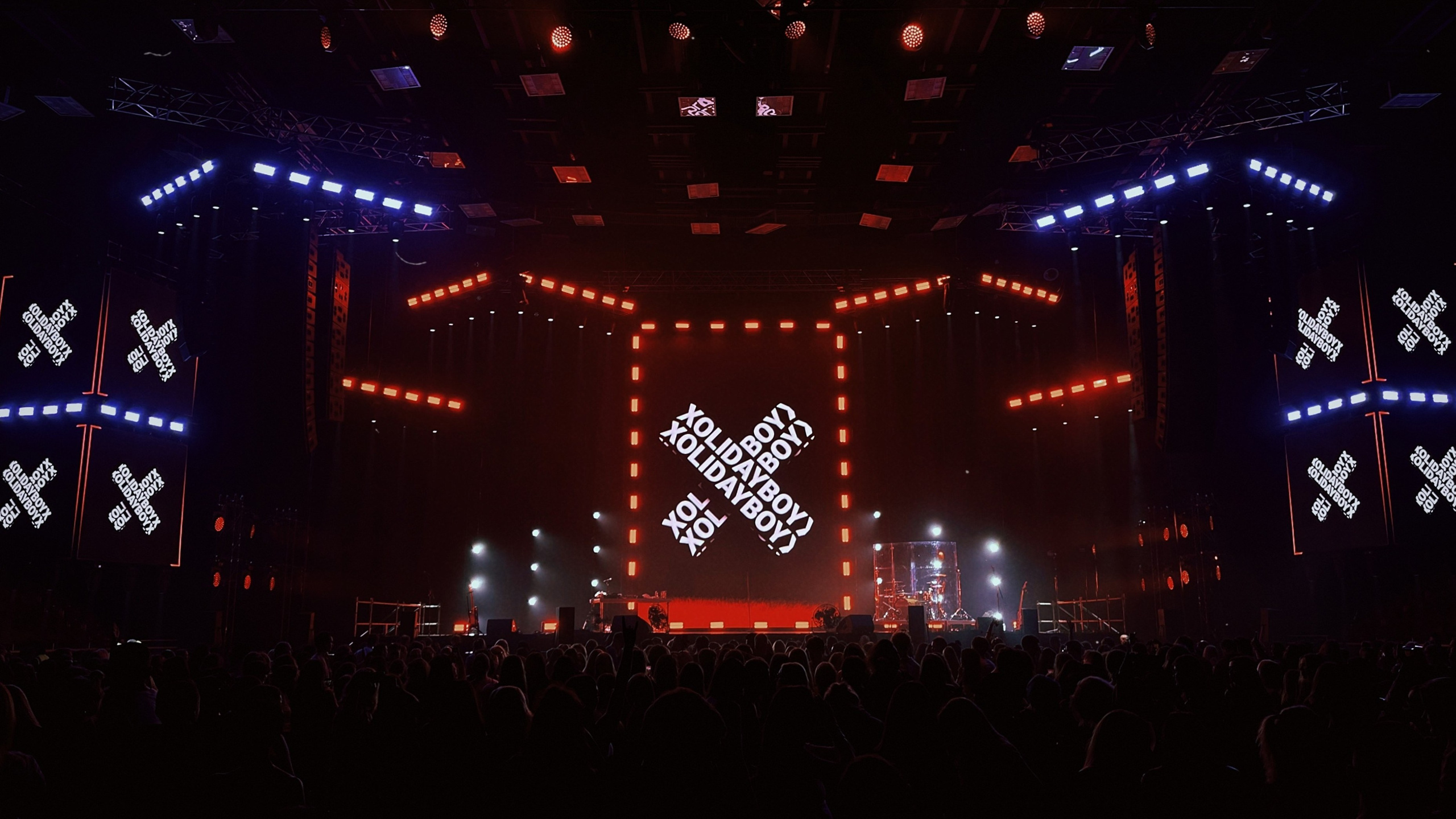 XOLIDAYBOY l 25 апреля. Hmliber — фотограф и контент-креатор из Петербурга