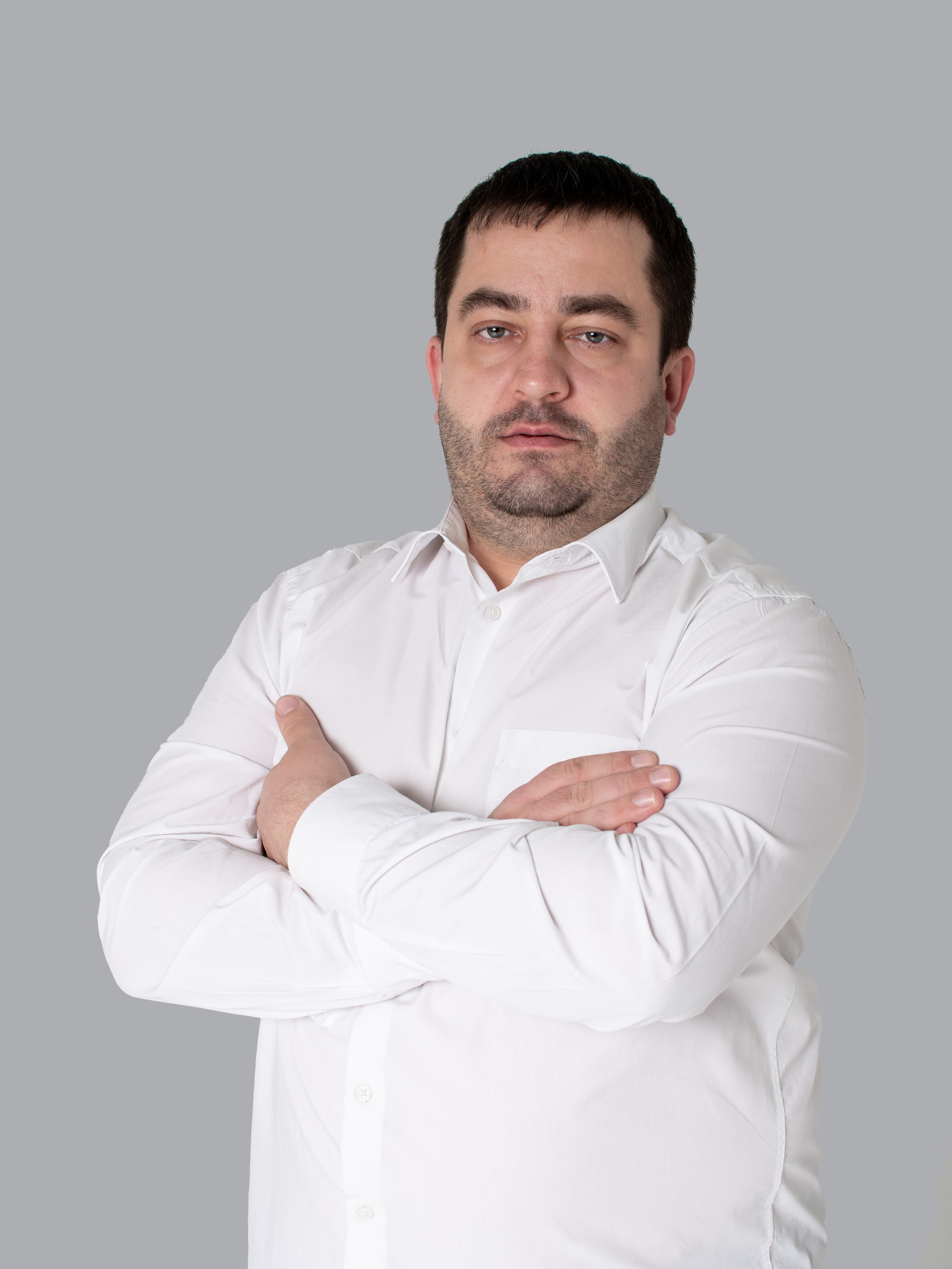 Портретная съёмка. Вячеслав Хасаншин Фотограф для бизнеса Екатеринбург — контент для сайта и соцсетей под ключ