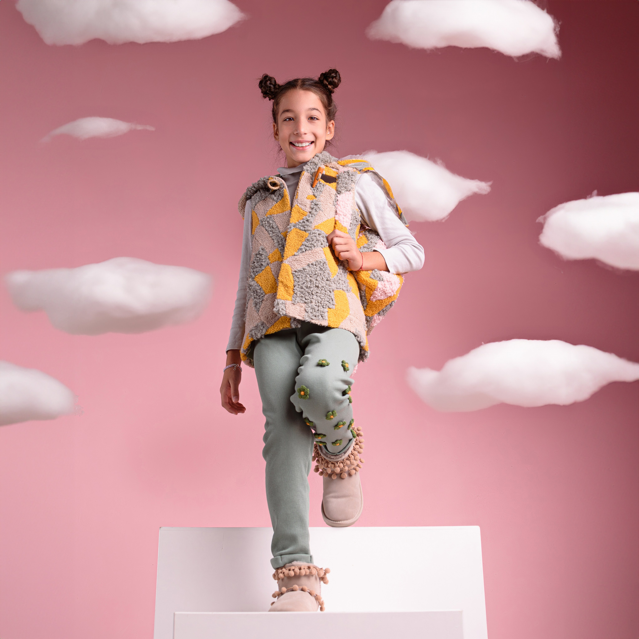 Групповая студийная фотосессия в Сочи девочек-моделей от 5 до 12 лет. Детский студийный фотограф Сочи