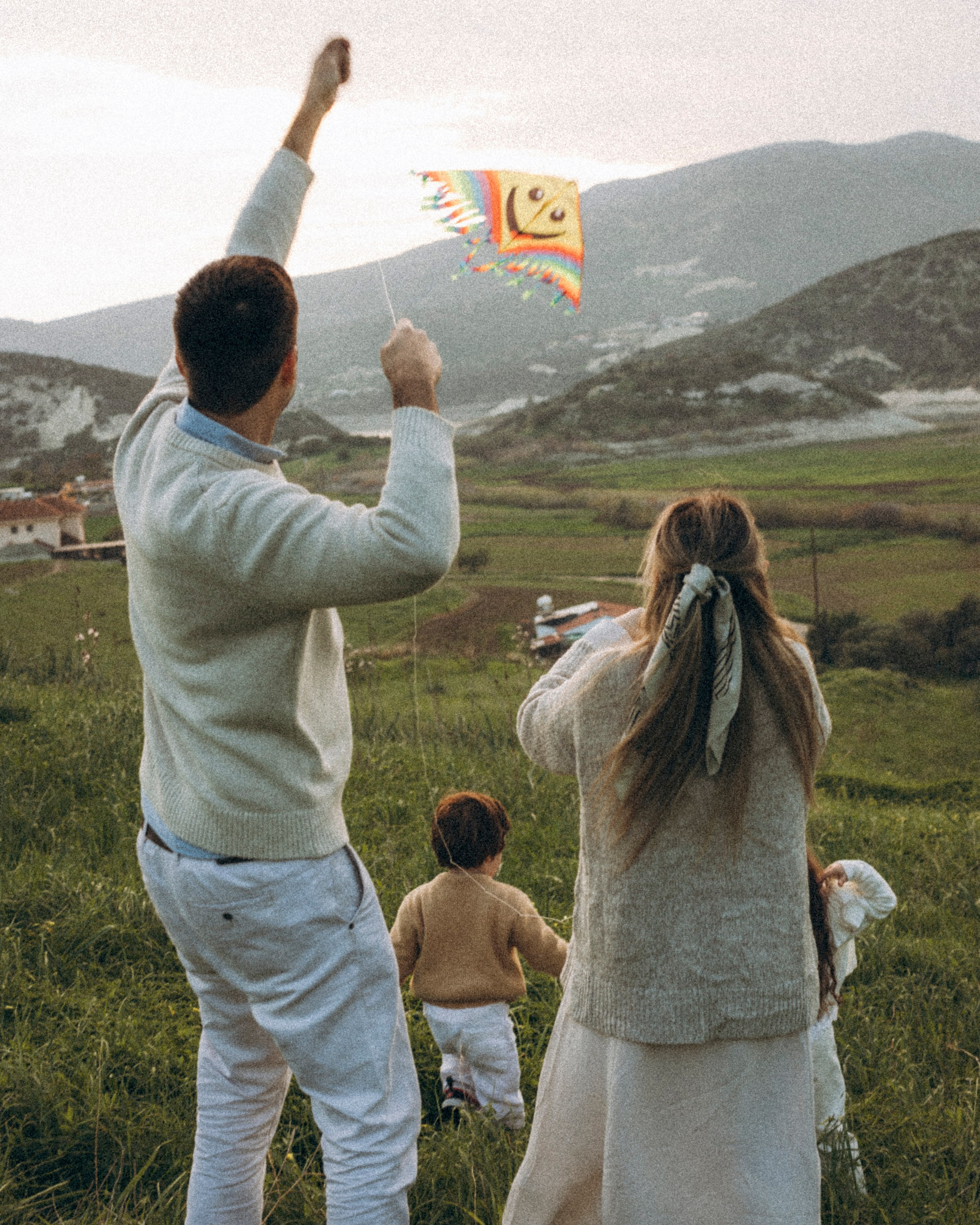 Family day — pizza and kite adventures. Katerina Nord | Wedding and Couple Photographer in Germany and Europe
