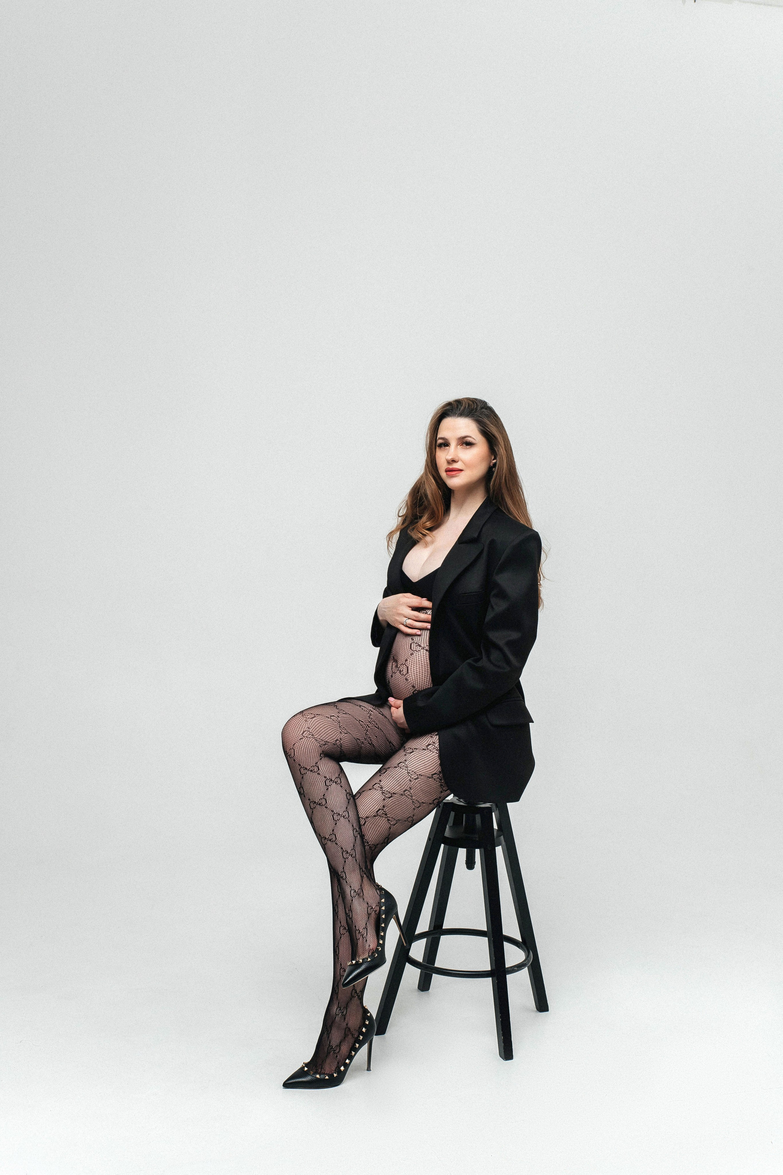 Фотосессия беременности в тканях в студии. Свадебный и семейный фотограф в Москве