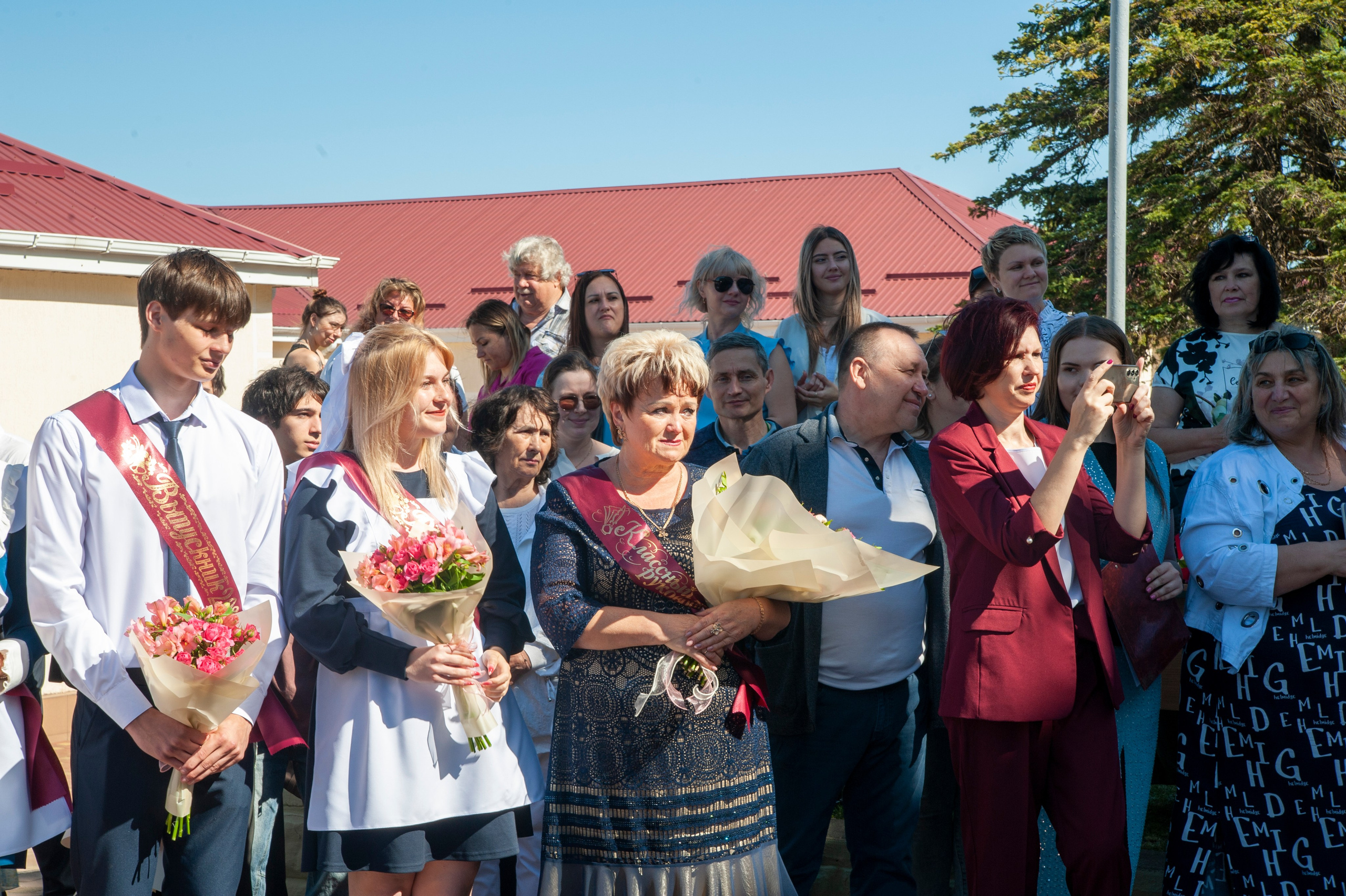 Последний Звонок МАОУ СОШ № 17 им. Эдуарда Есаяна — Архипо-Осиповка. Свадебный и семейный фотограф Денис Лукьянов в Краснодаре, Краснодарском крае и Республике Крым
