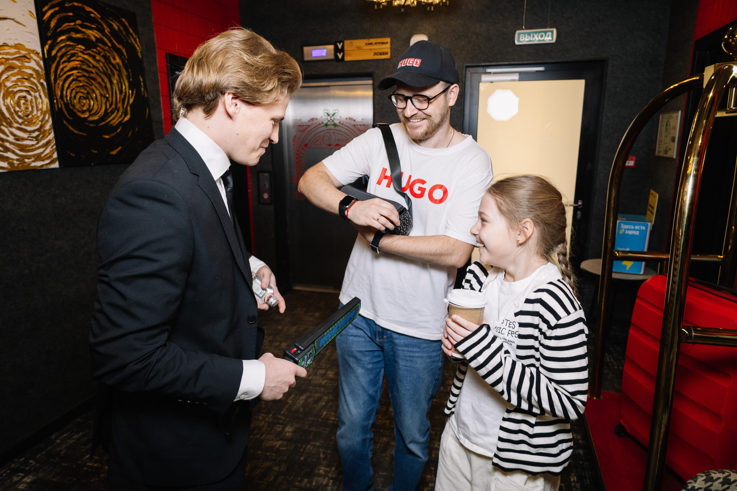 Москва. Фокусник Константин Загузин. 22.03.26. Валерия, репортажный фотограф в г. Москва и г. Владикавказ