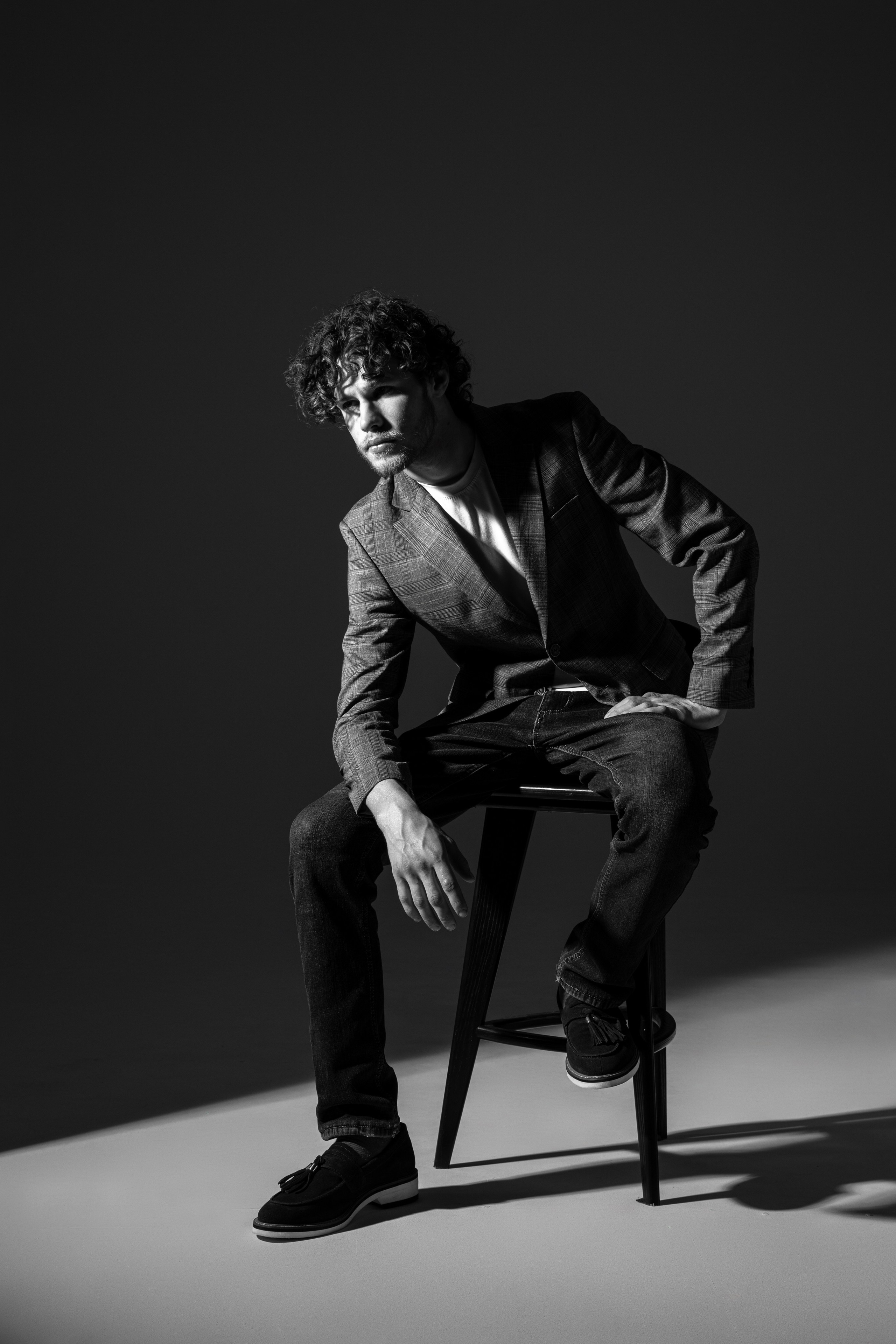 черно-белый мужской портрет