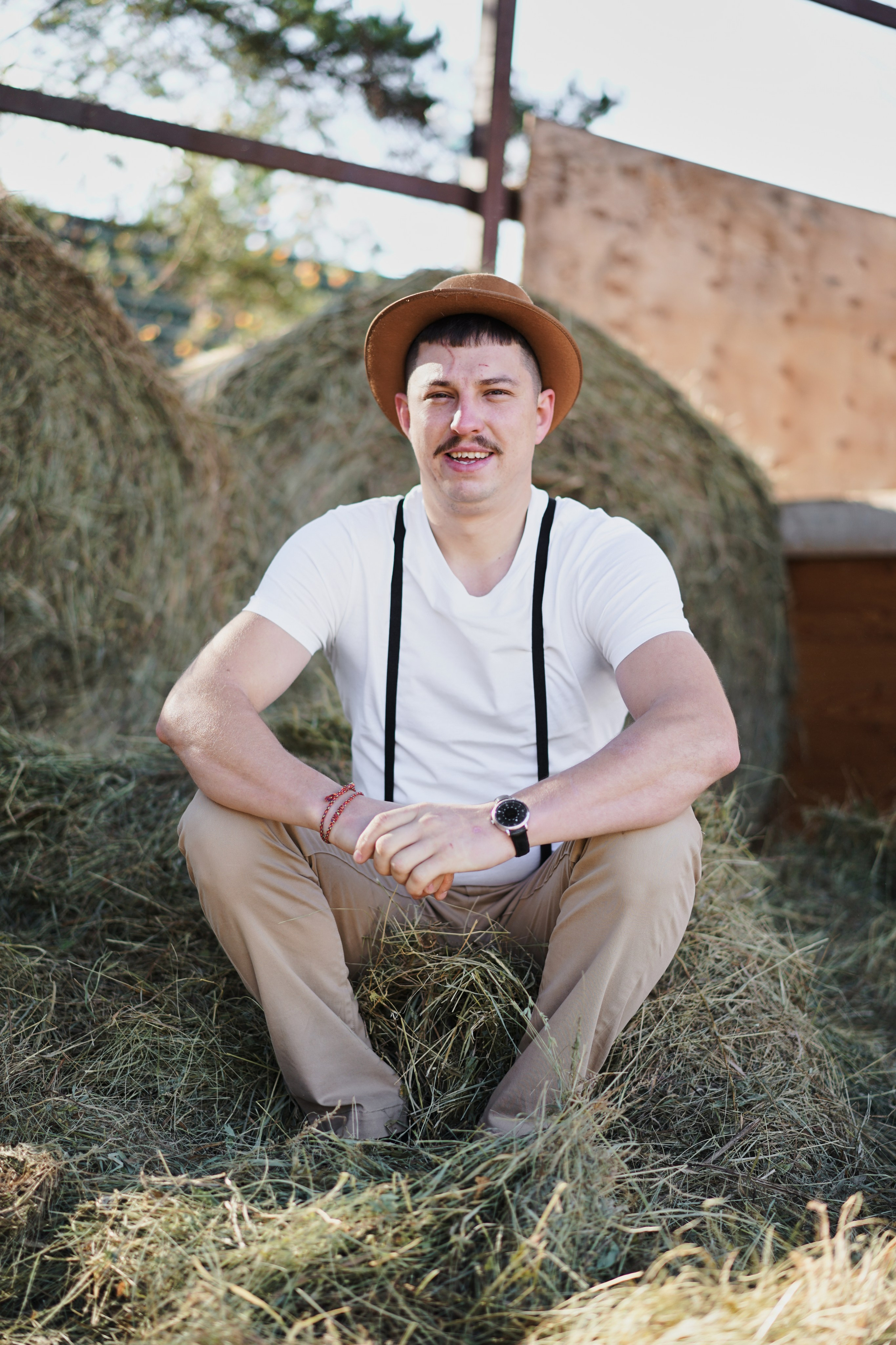 Фотосессия влюбленных в конюшне. Фотограф Екатеринбург Кокшарова Александра