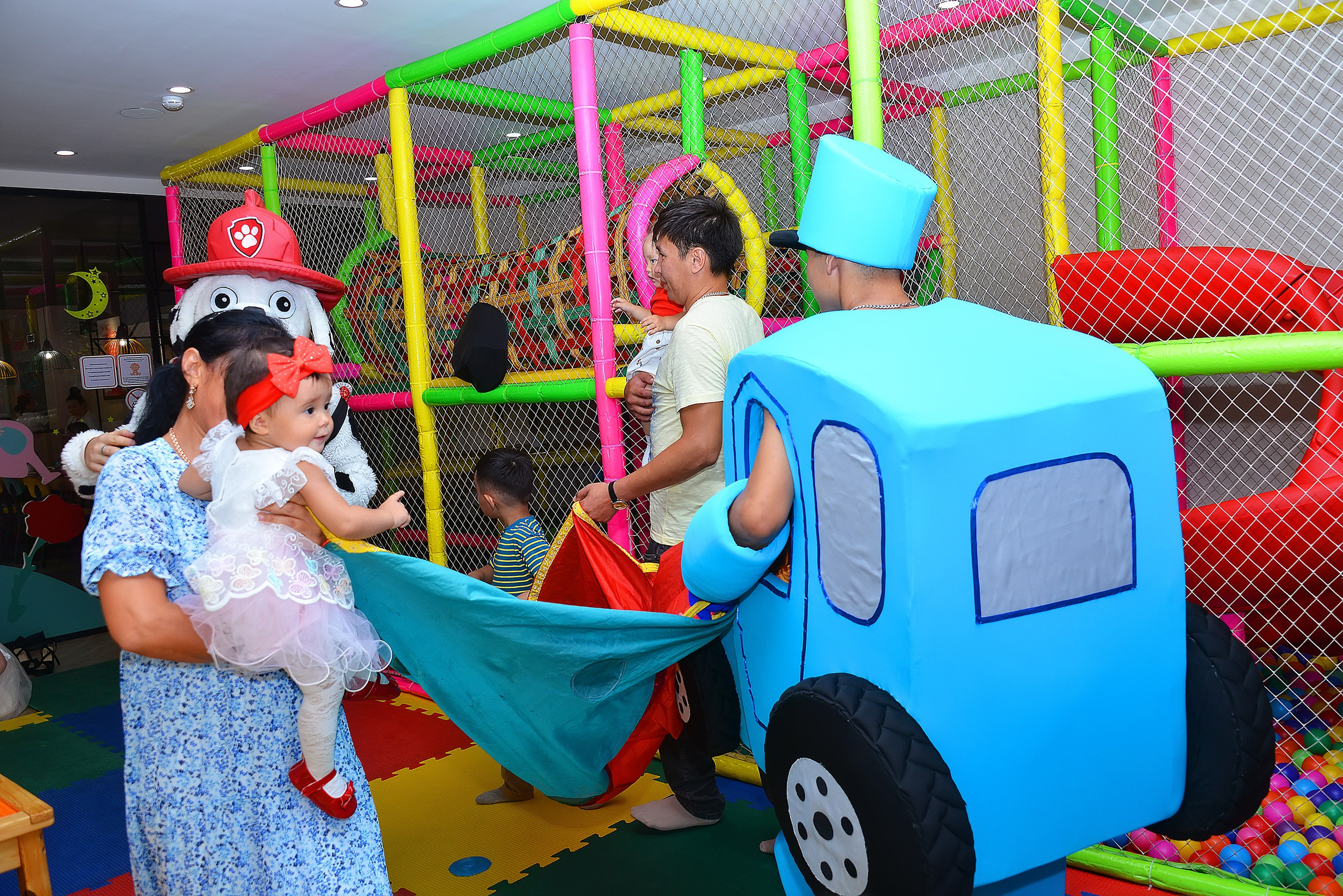 Дети-5 (Адель-1годик). Фотосъёмка. Фотограф Сергей Авдеев-семейный и детский фотограф в Алматы