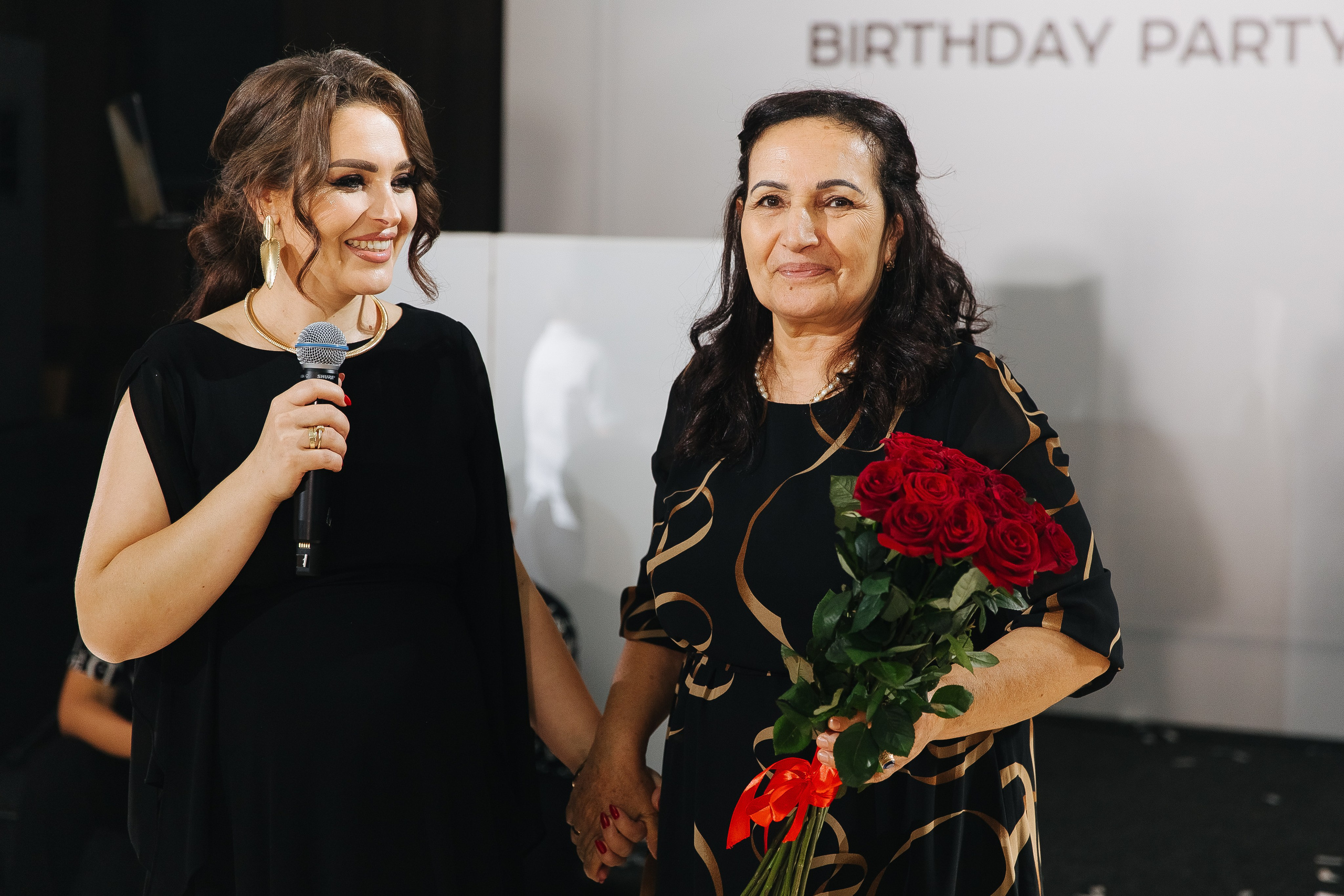 Ани и Назели. 35&5 День рождения, «Янтарь». Фотограф в Красноярске Надежда Воскресенская