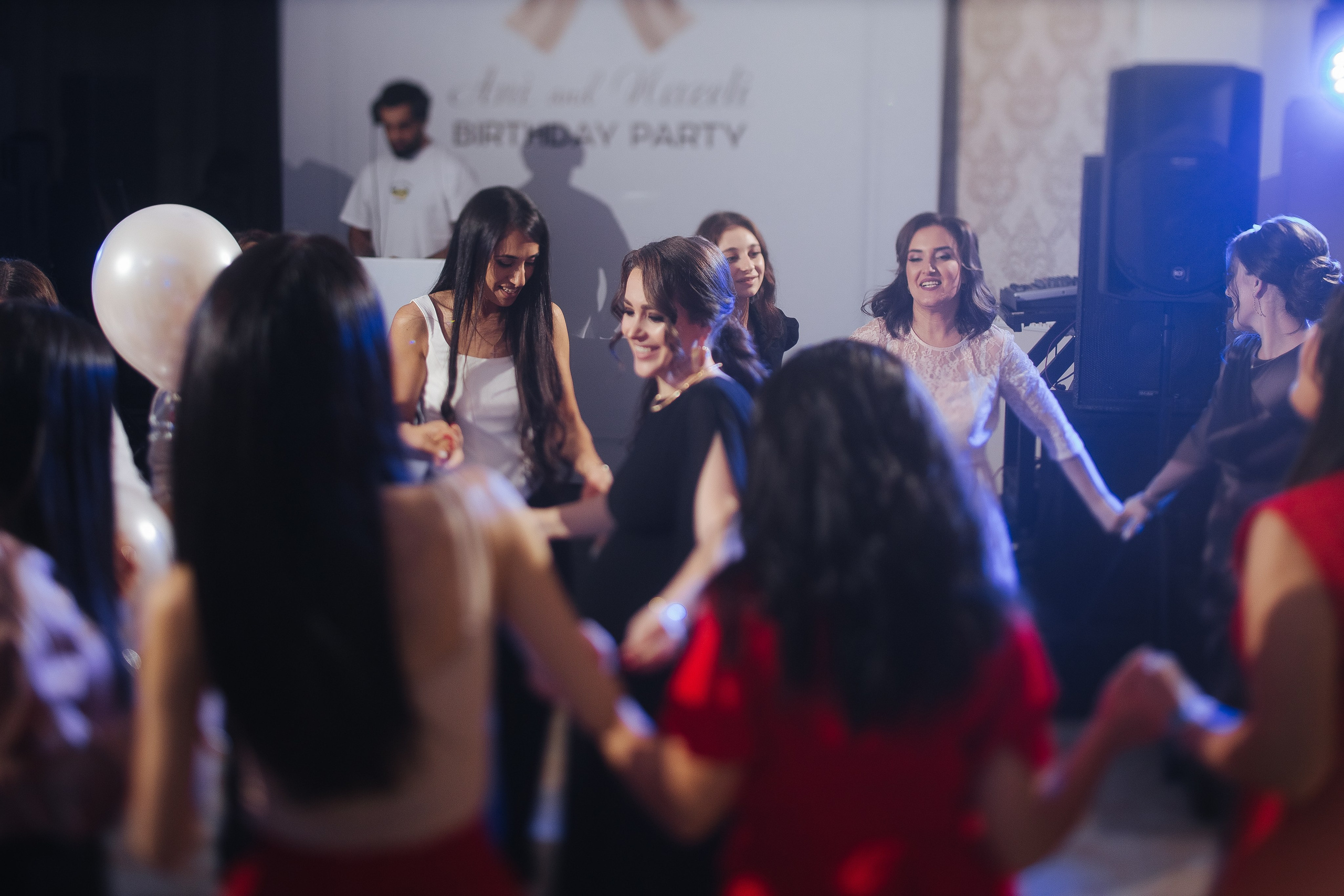 Ани и Назели. 35&5 День рождения, «Янтарь». Фотограф в Красноярске Надежда Воскресенская