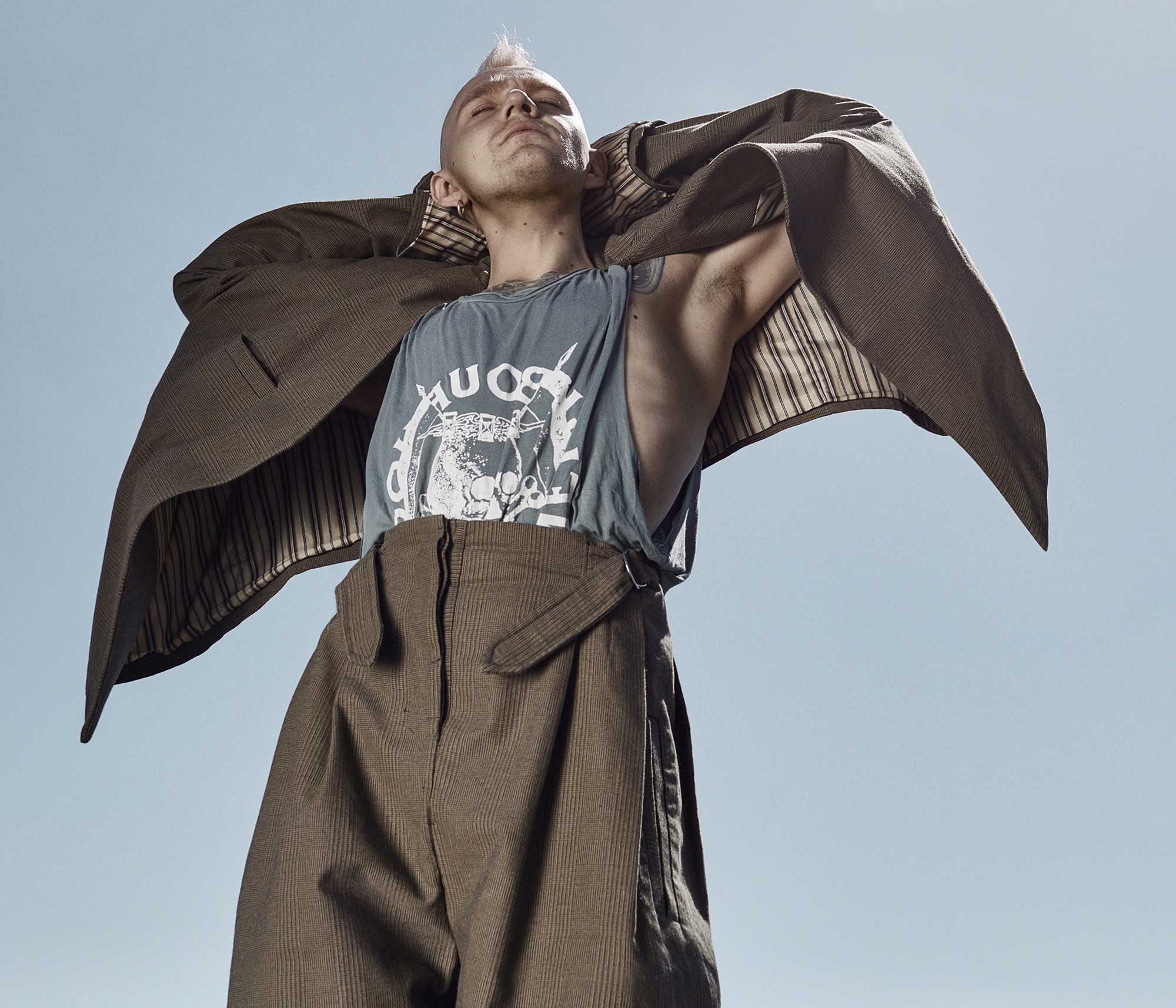 Фотосессия на фоне неба.  Фотограф Дима Куб