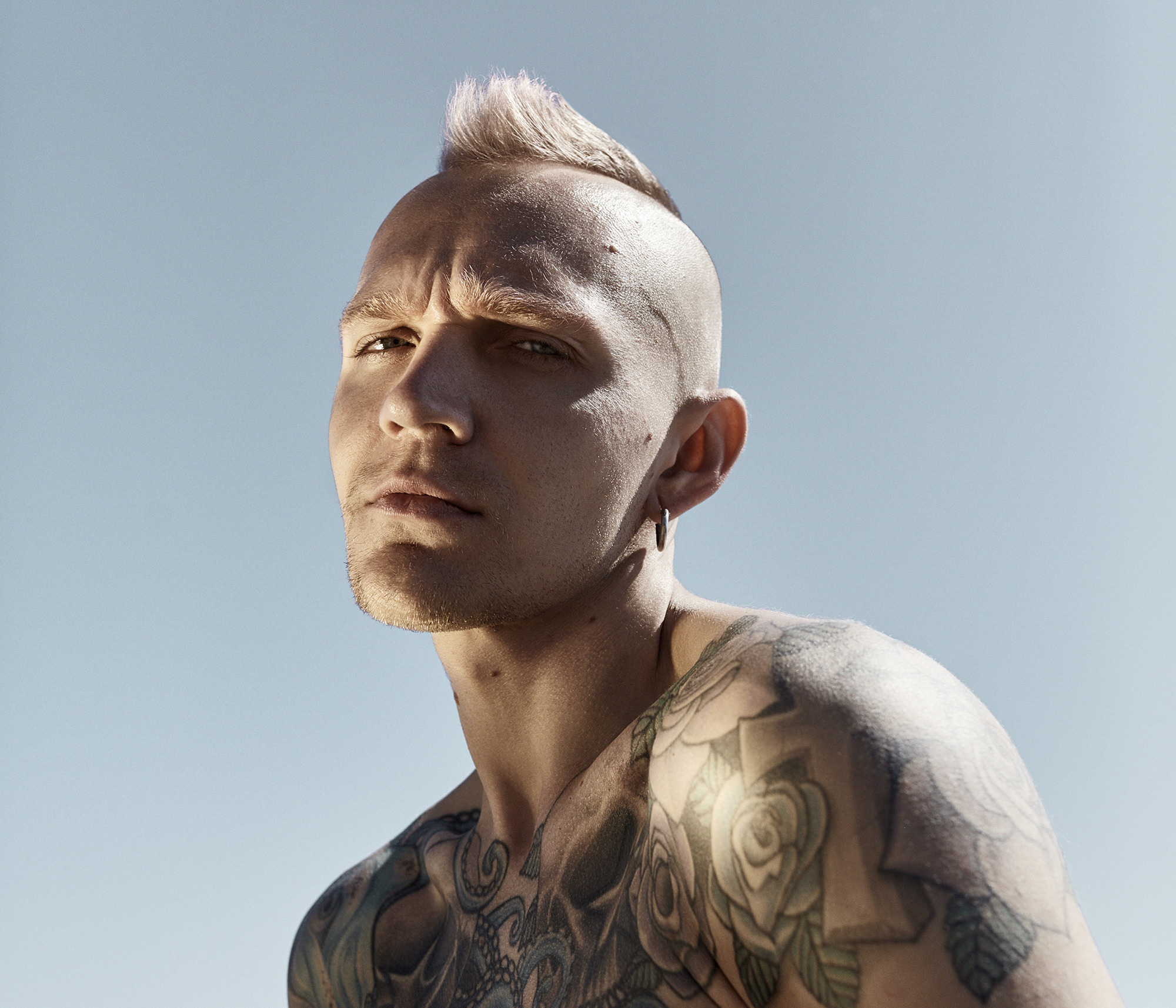 Стильный мужской портрет необычная световая схема. Москва. Фотограф Дима Куб