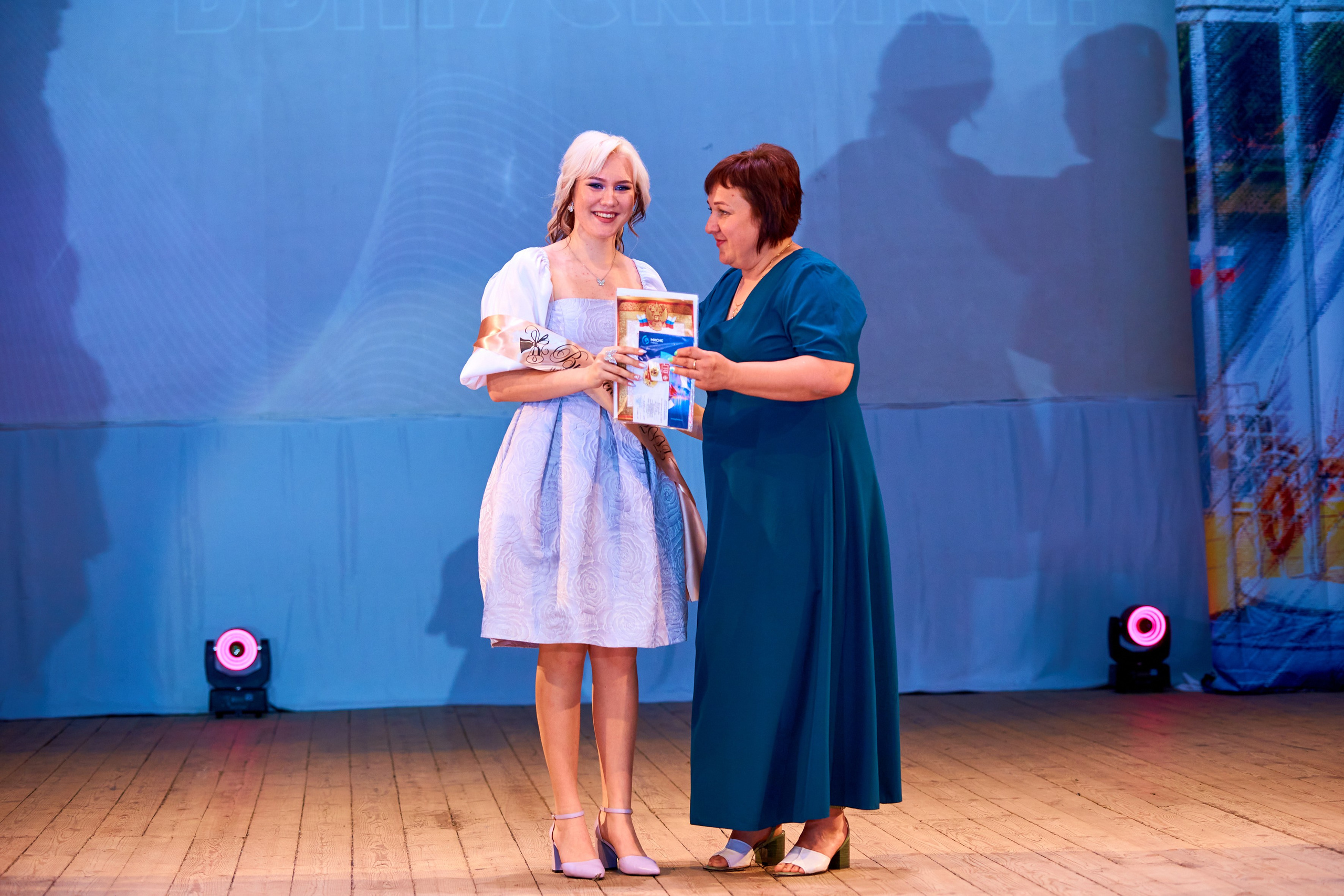 Вручение аттестатов 2023. 11 класс. Childrenfoto.ru