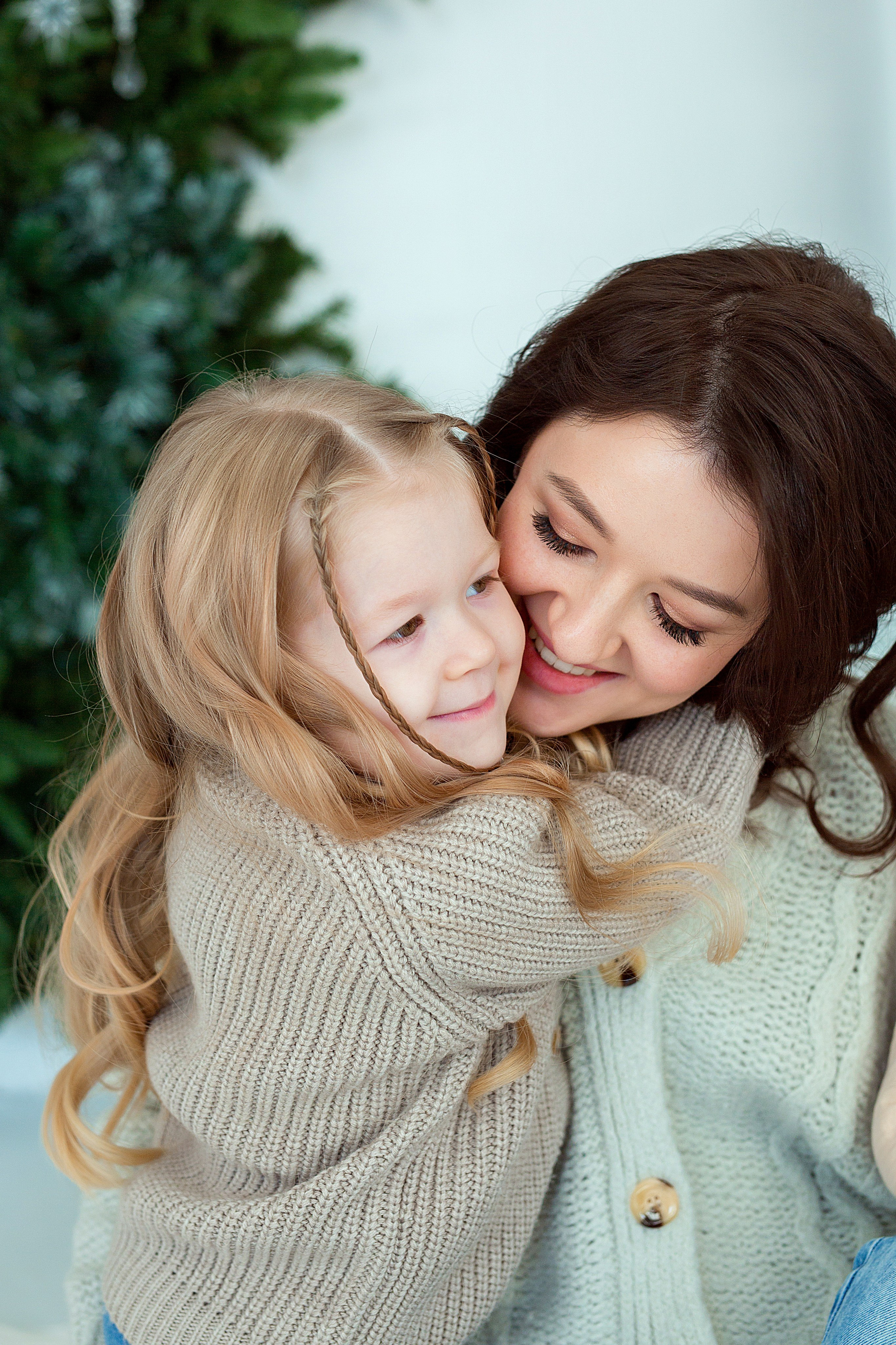 Ольга с детками в новый год. Людмила Далидович топовый семейный фотограф Находка/Владивосток