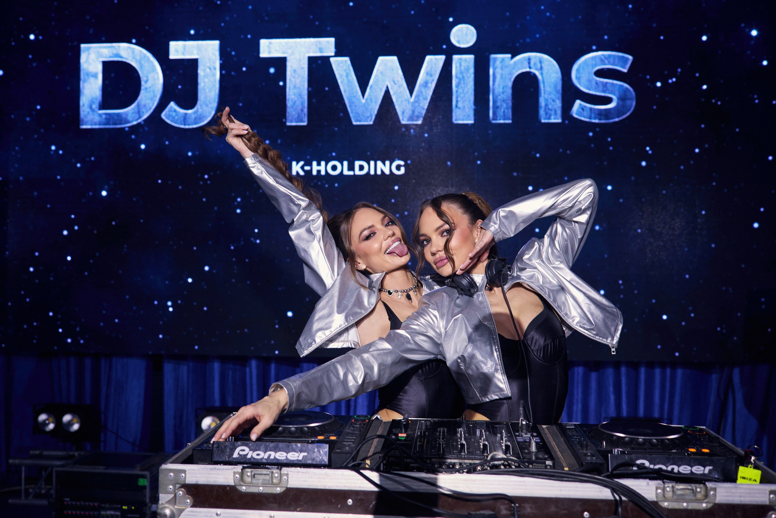 Космический новый год / K-Holding. Другой взгляд на фотографию