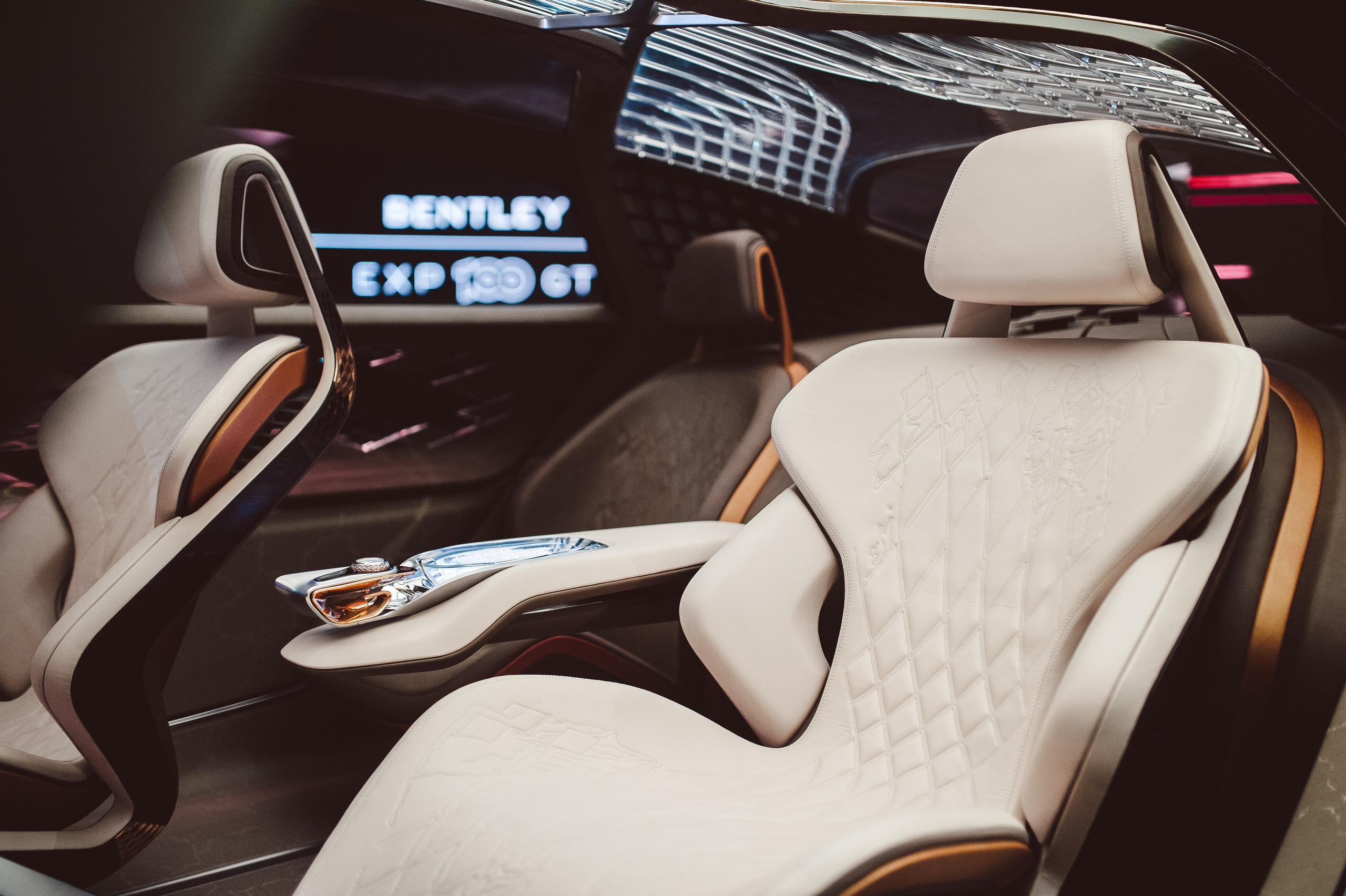 Премьера Bentley100EXP, Кру Великобритания. Репортажный фотограф Андрей Бузин
