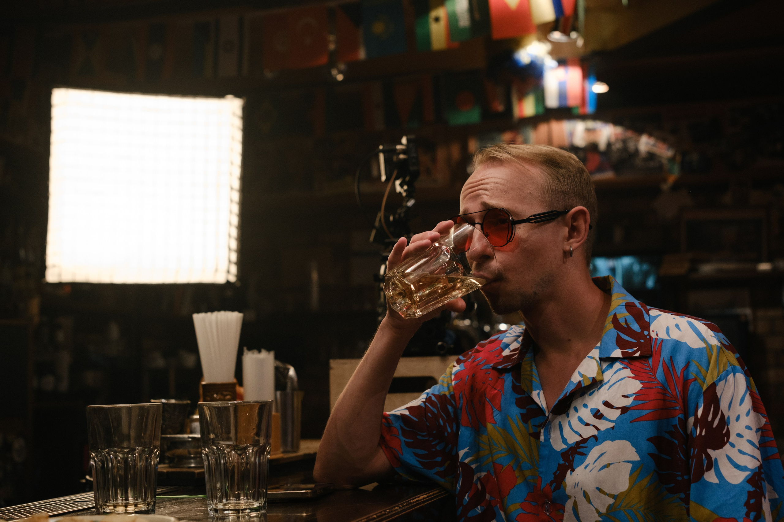 Геннадий должен умереть. Кристина — портретный фотограф