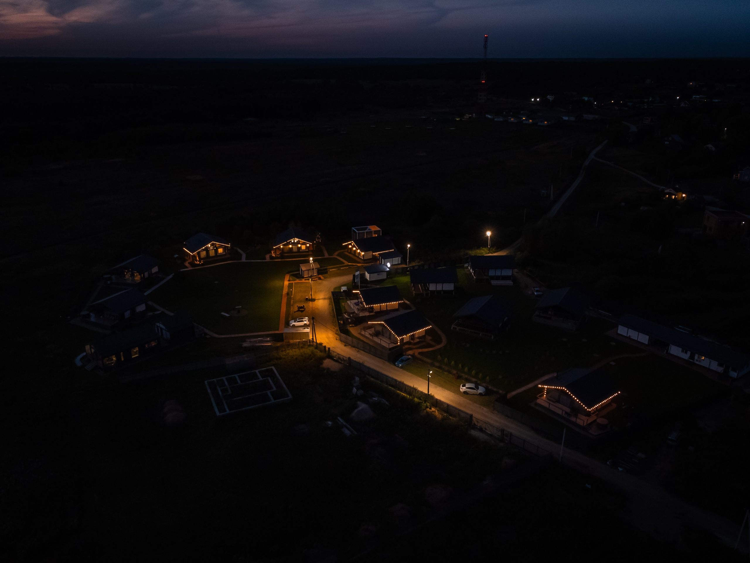 Переславль - Залесский, Загородный клуб "ОЗЕРО", Плещеево озеро, крестова гора, небо, трава, лето, ночь, дом