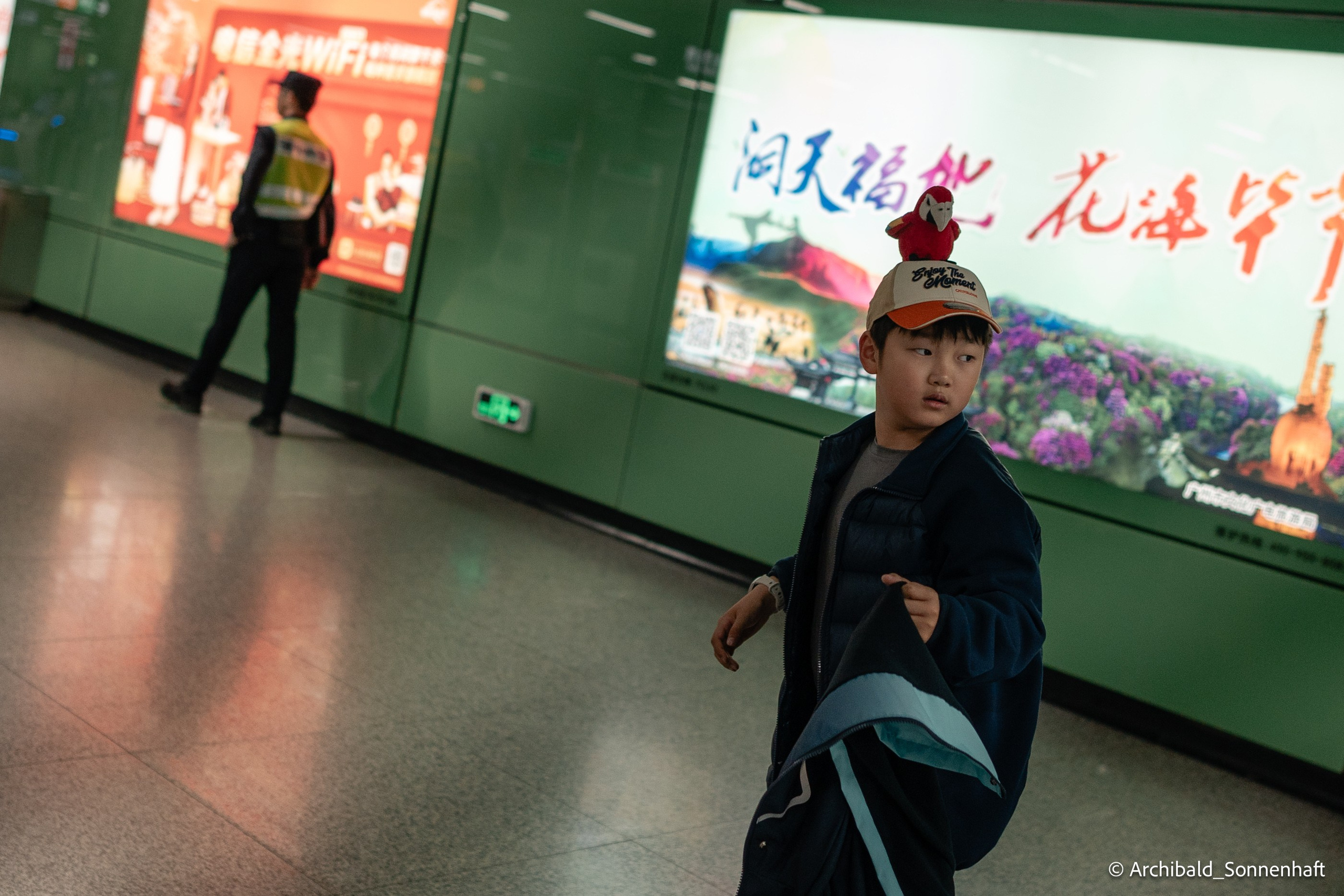 Walking in GZ, sunday. Photographer in Guangzhou, China. Archibald Sonnenhaft